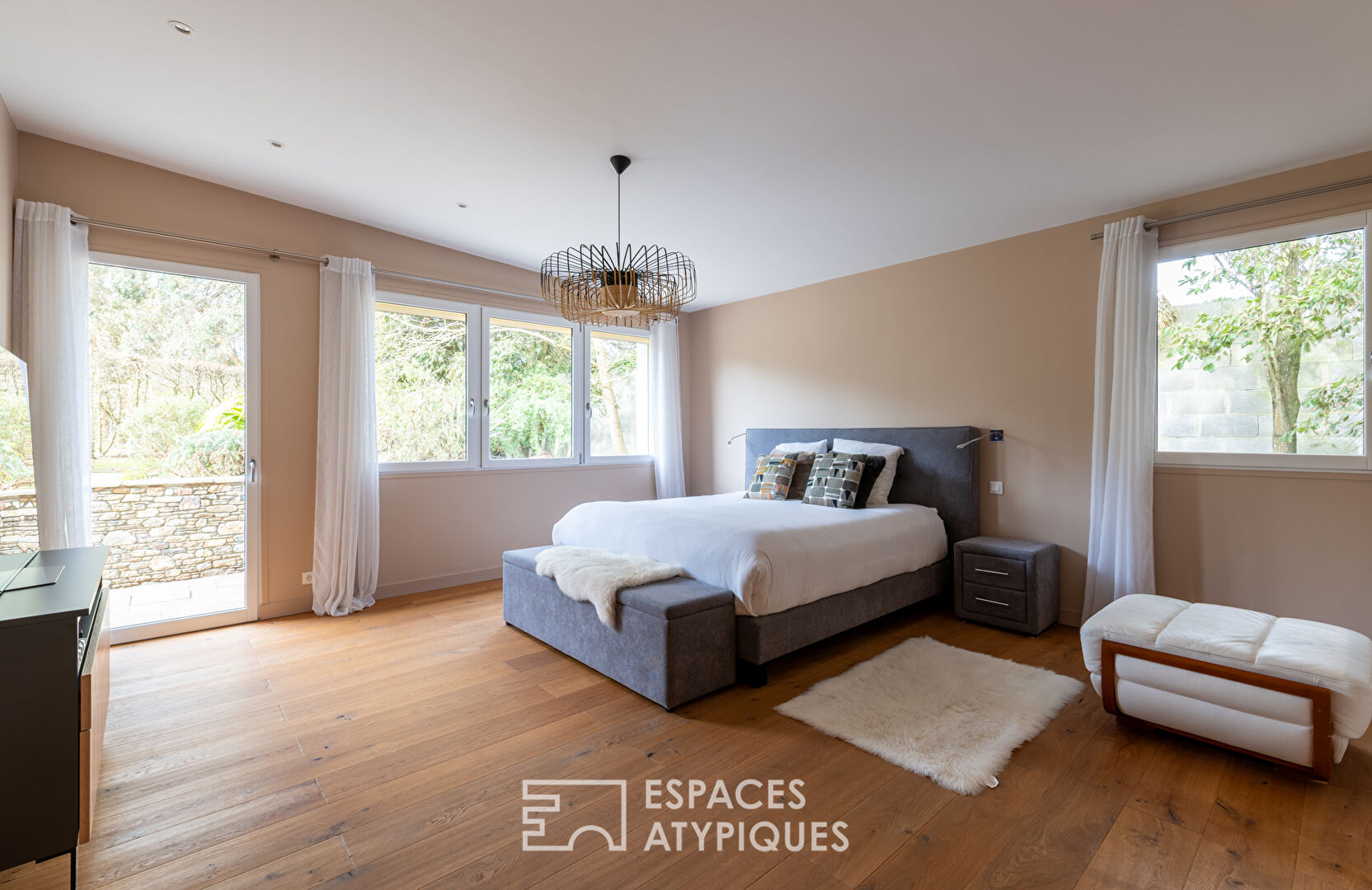 Exceptional Property with Swimming Pool, Spa and Landscaped Garden