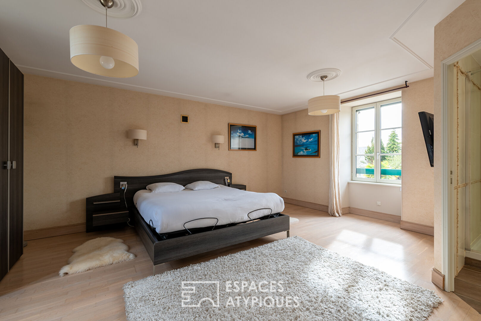 Exceptional Property with Swimming Pool, Spa and Landscaped Garden