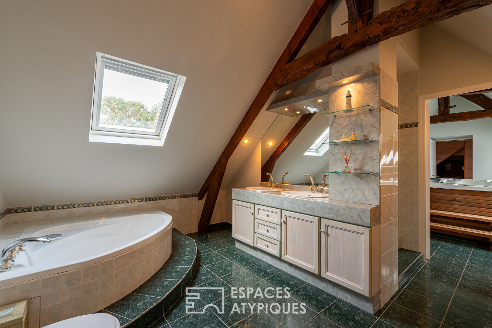 Exceptional Property with Swimming Pool, Spa and Landscaped Garden