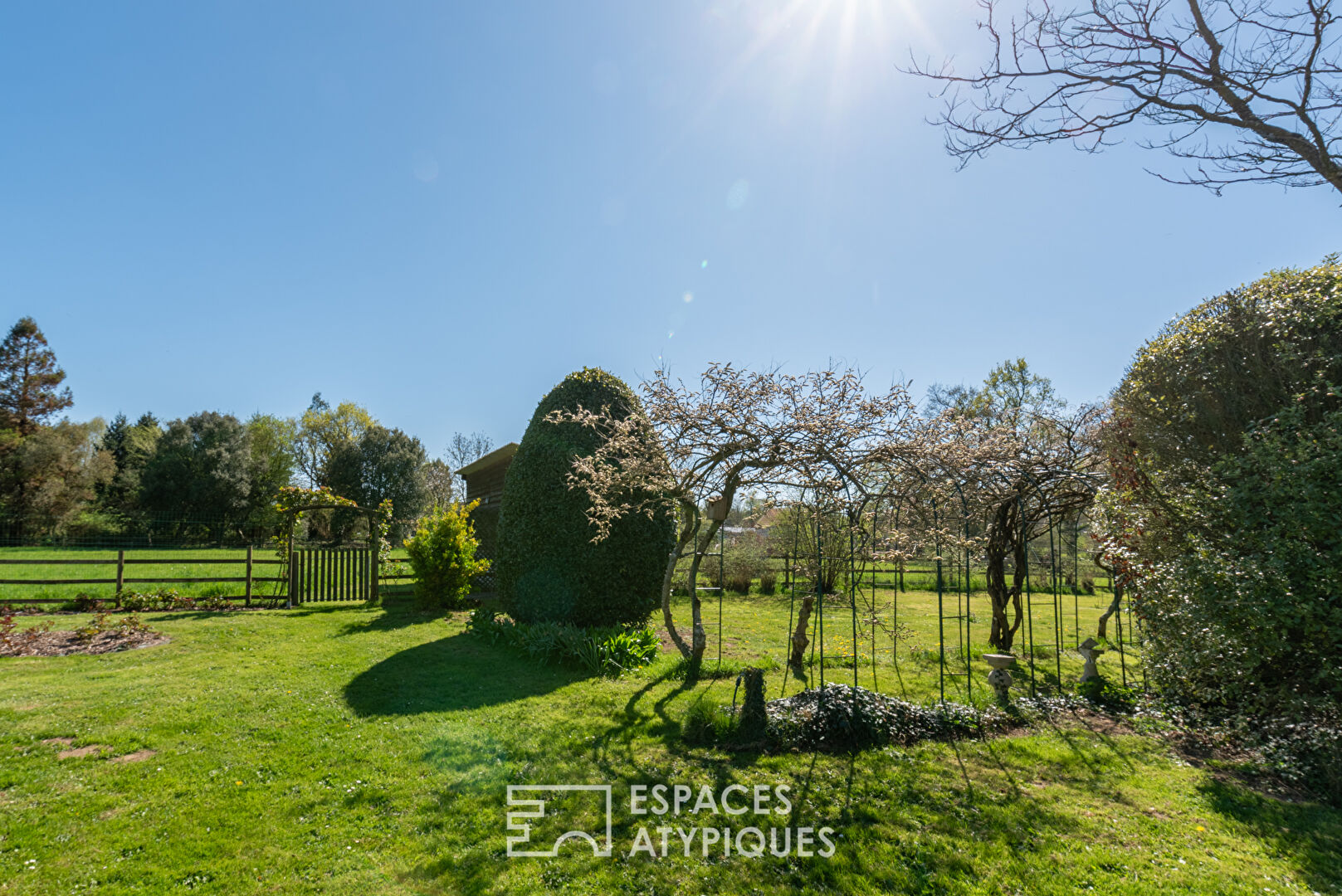 Grande maison familiale avec jardin et piscine