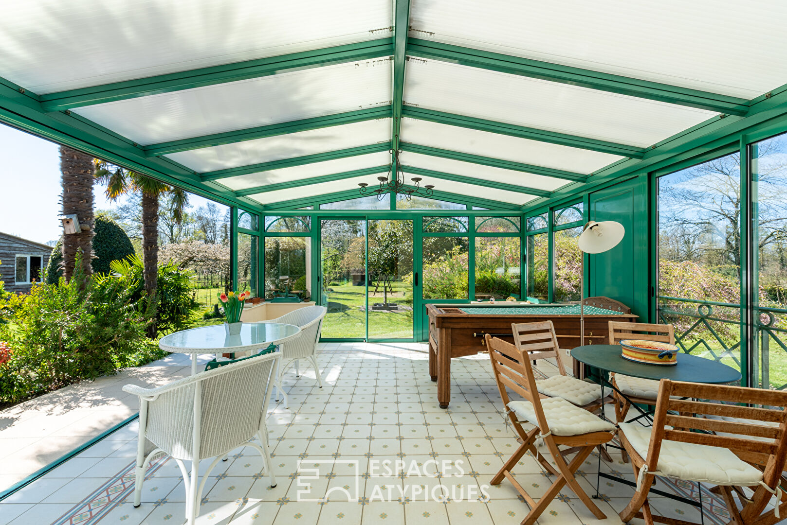 Grande maison familiale avec jardin et piscine
