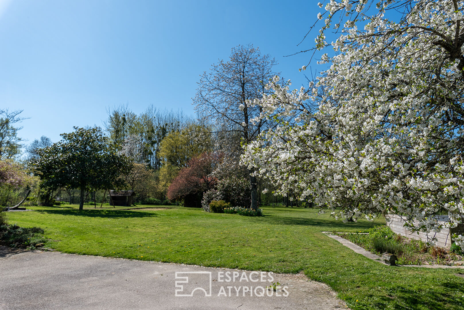 Grande maison familiale avec jardin et piscine