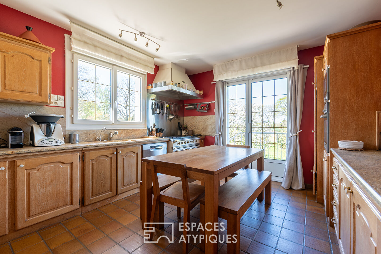 Grande maison familiale avec jardin et piscine