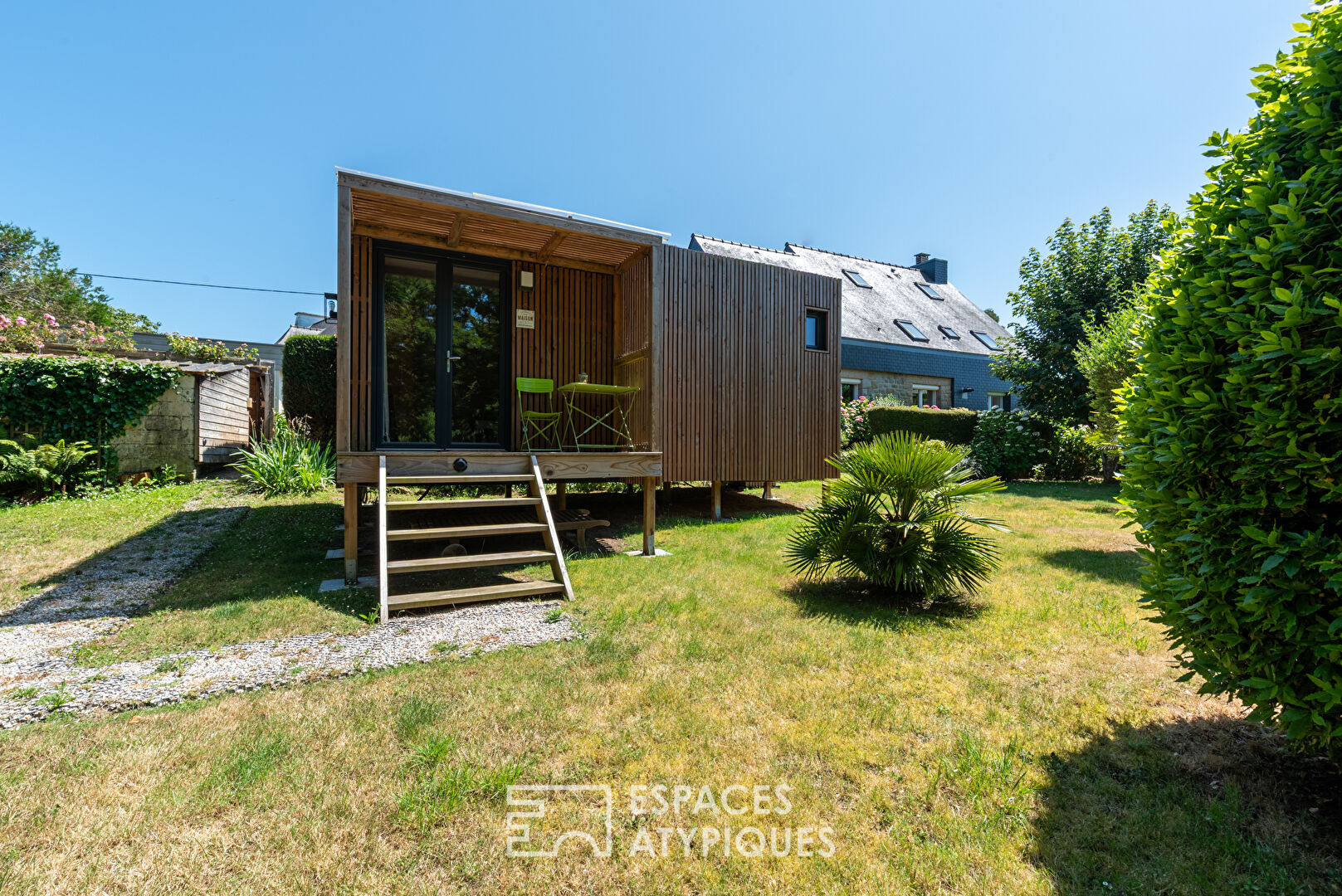 Maison contemporaine et guest house entre village et océan