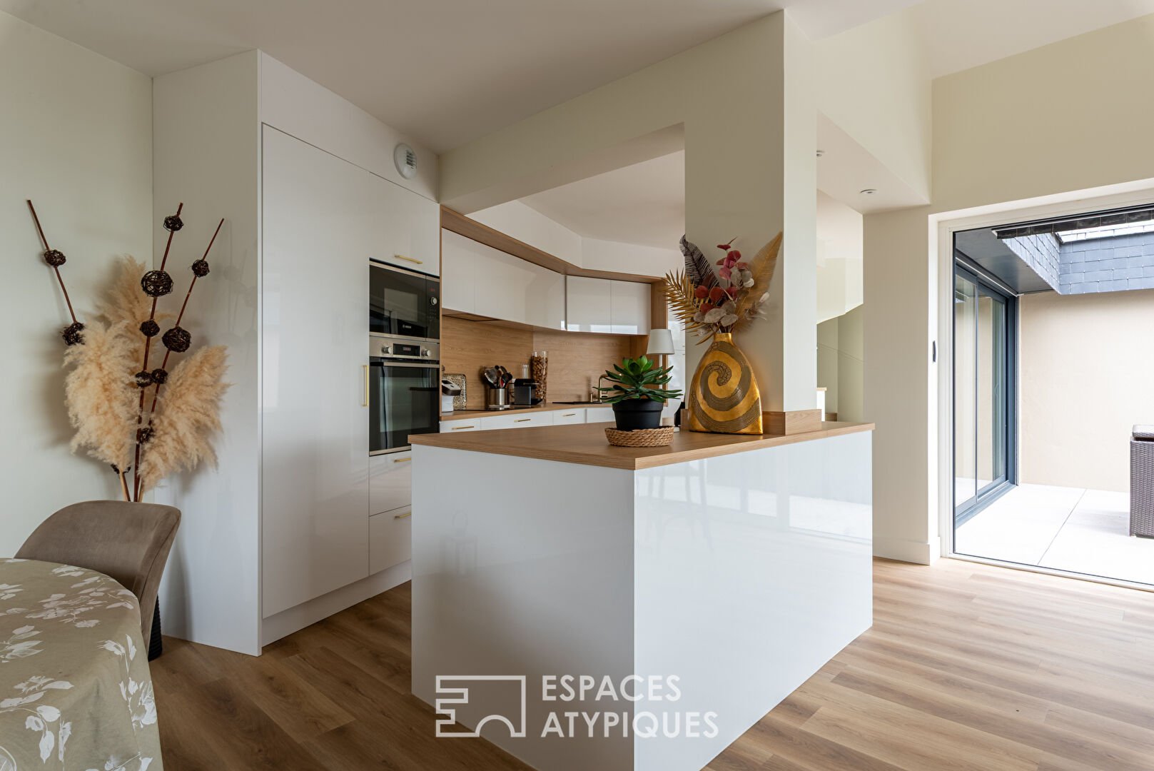 Maison d’architecte familiale avec vue mer