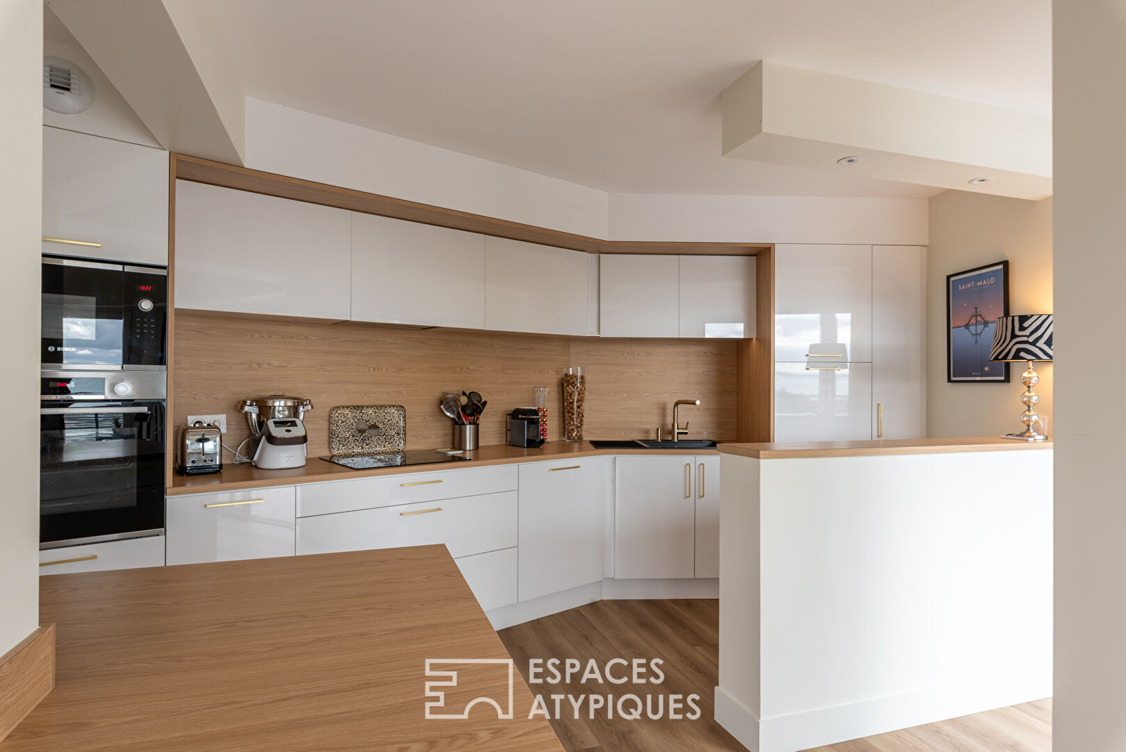 Maison d’architecte familiale avec vue mer