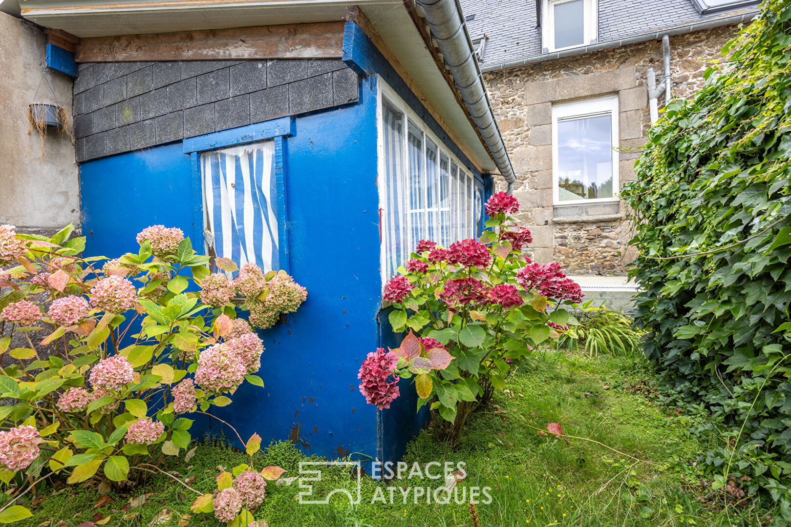 Duplex et son jardinet bucolique