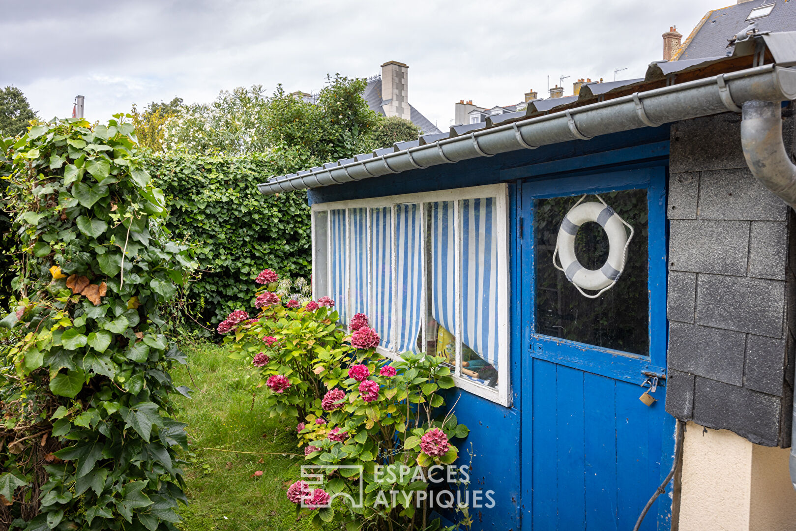 Duplex et son jardinet bucolique