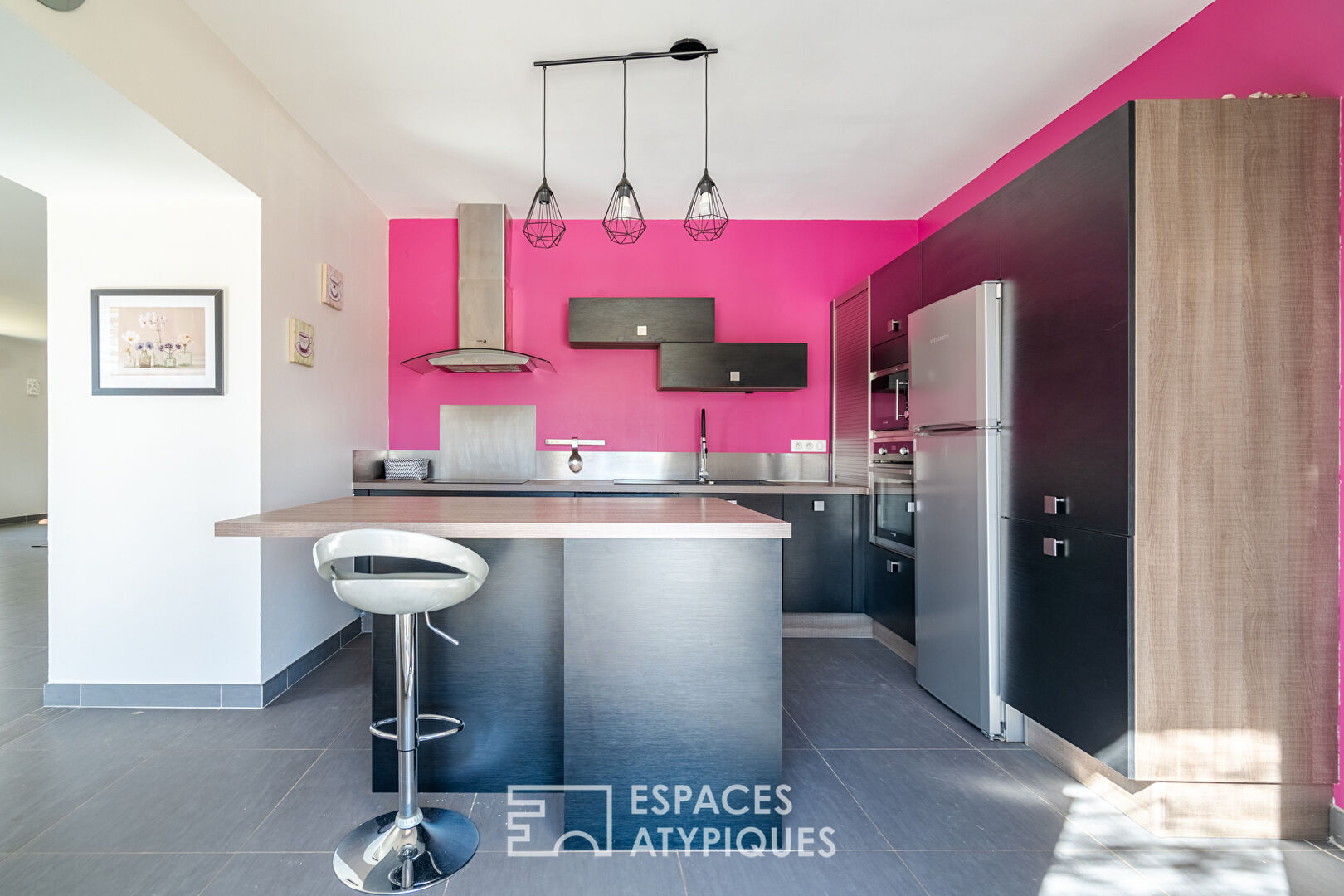 Renovated farmhouse at the foot of the Alpilles massif
