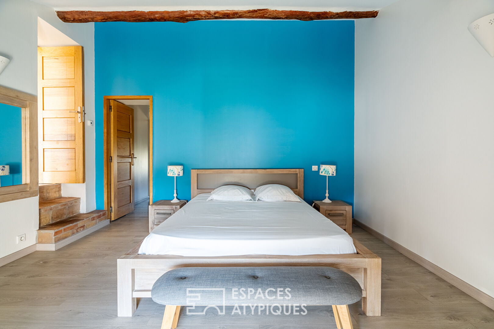 Renovated farmhouse at the foot of the Alpilles massif