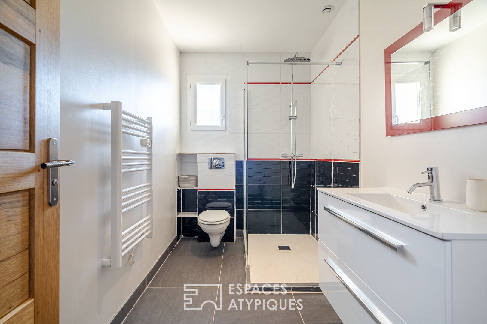 Renovated farmhouse at the foot of the Alpilles massif