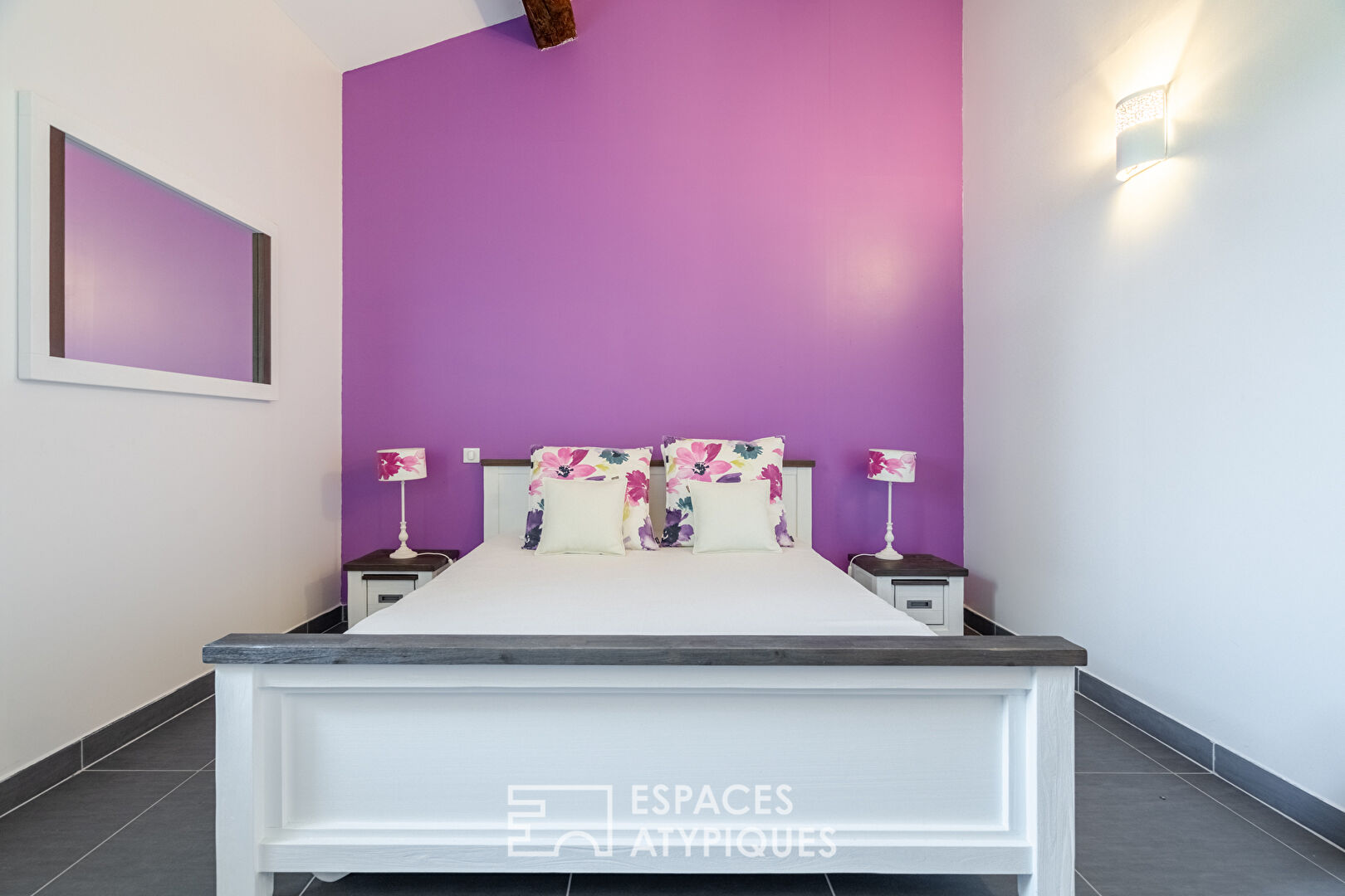 Renovated farmhouse at the foot of the Alpilles massif