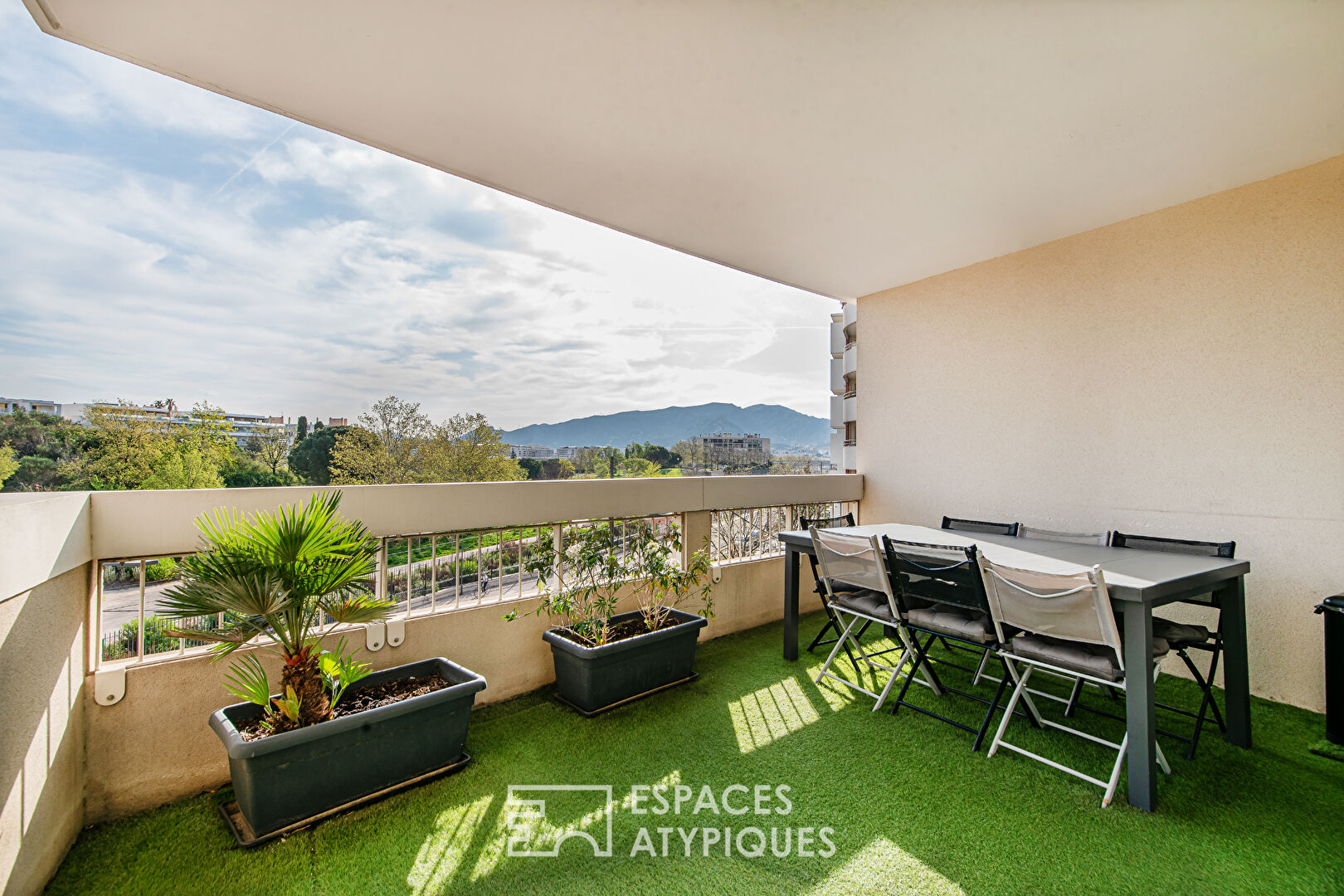 T4 Contemporain avec terrasse et vue dégagée sur parc – Marseille 8e