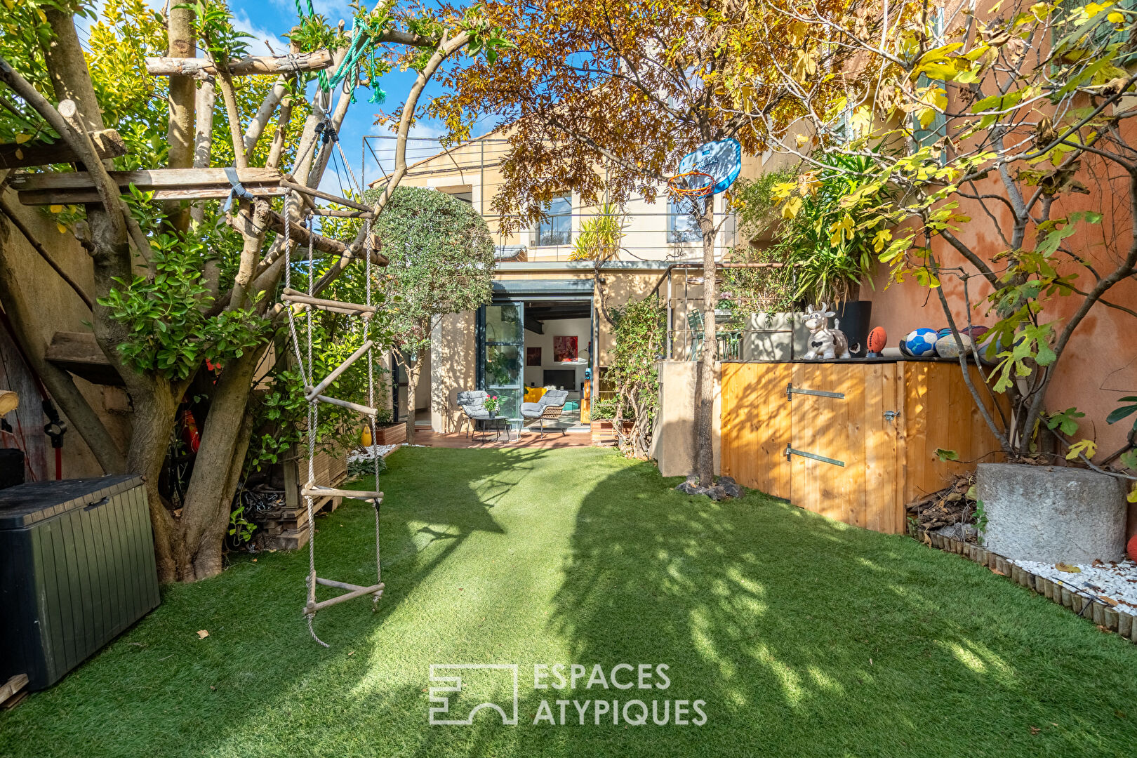 Maison de village avec jardin et terrasses