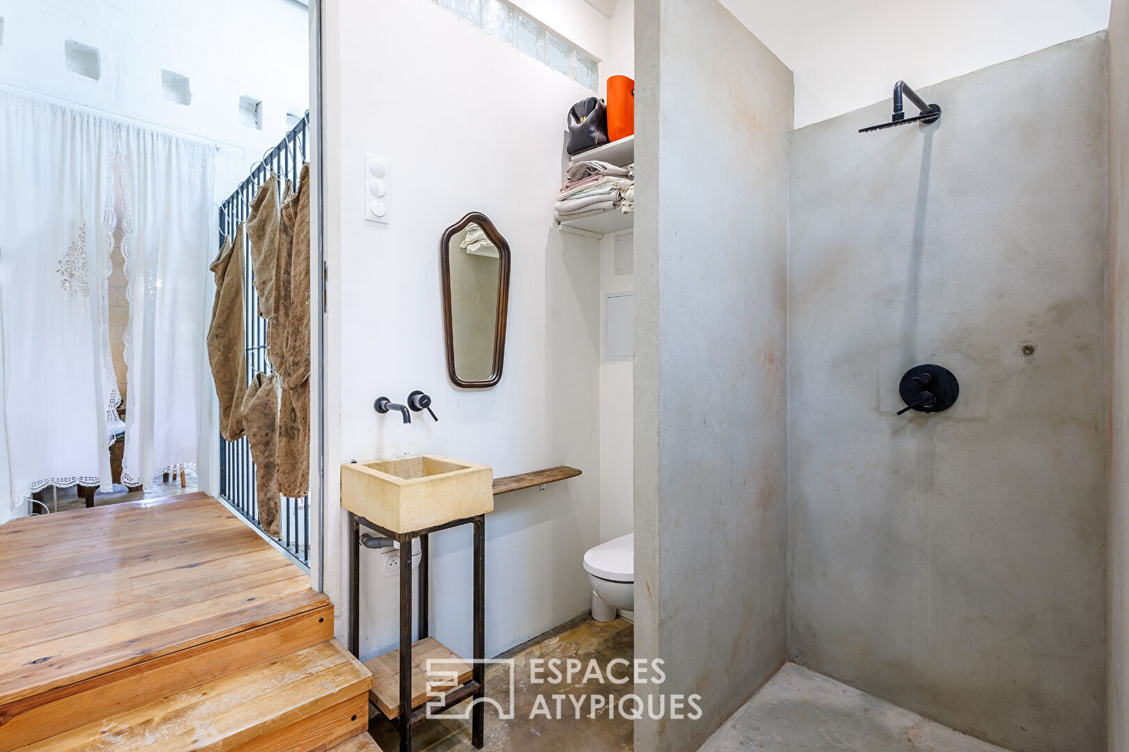 Renovated townhouse with exteriors