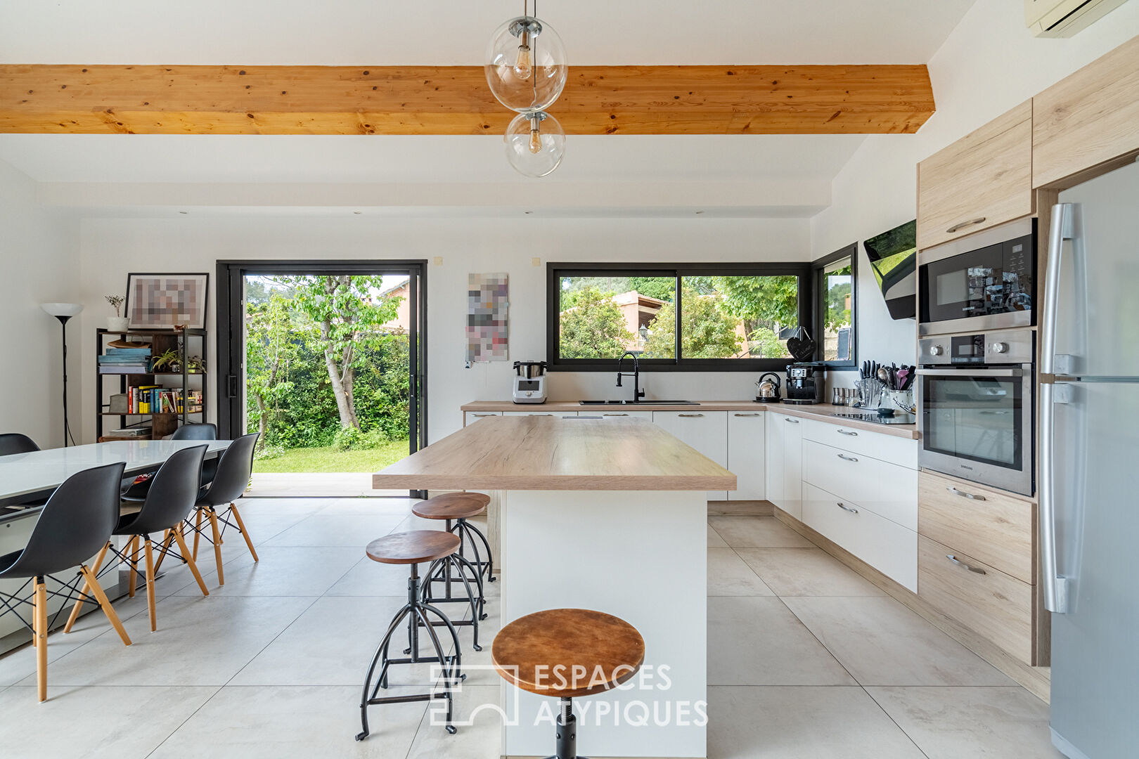 Maison rénovée avec jardin et piscine