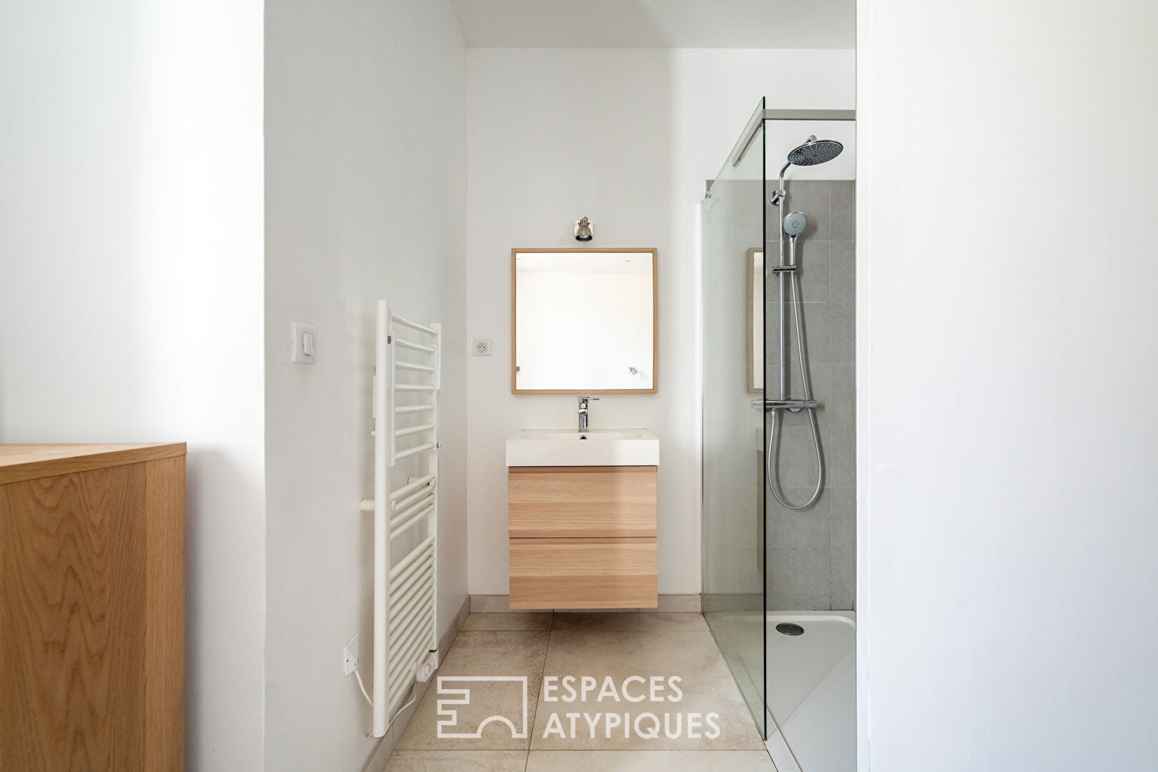Maison rénovée avec jardin et piscine