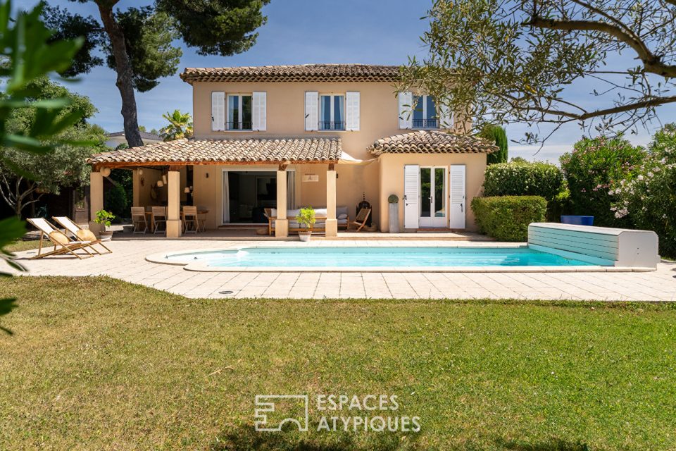 BASTIDE PROVENCALE AVEC TERRAIN ET PISCINE