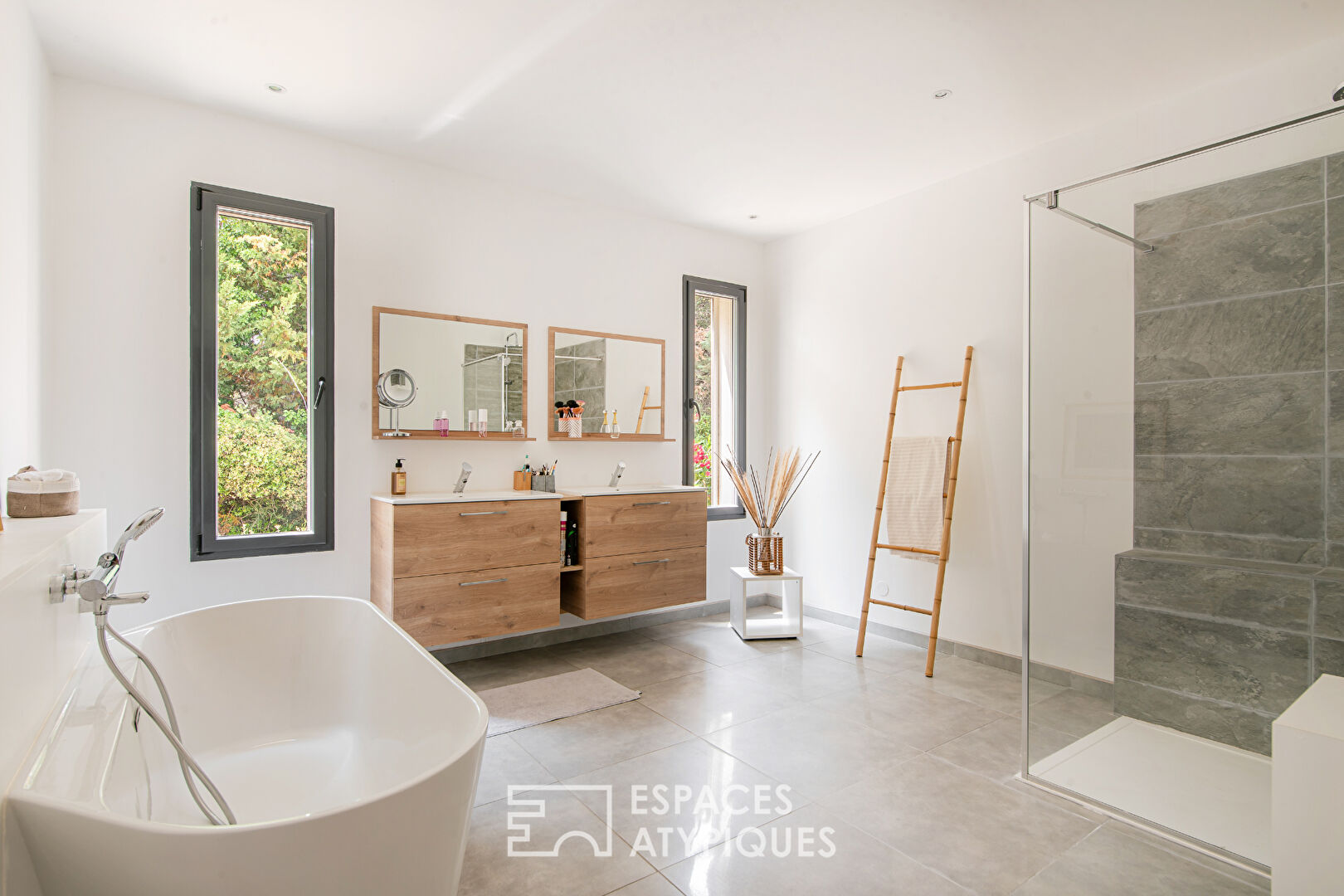 Villa moderne au coeur des oliviers – Lançon de Provence