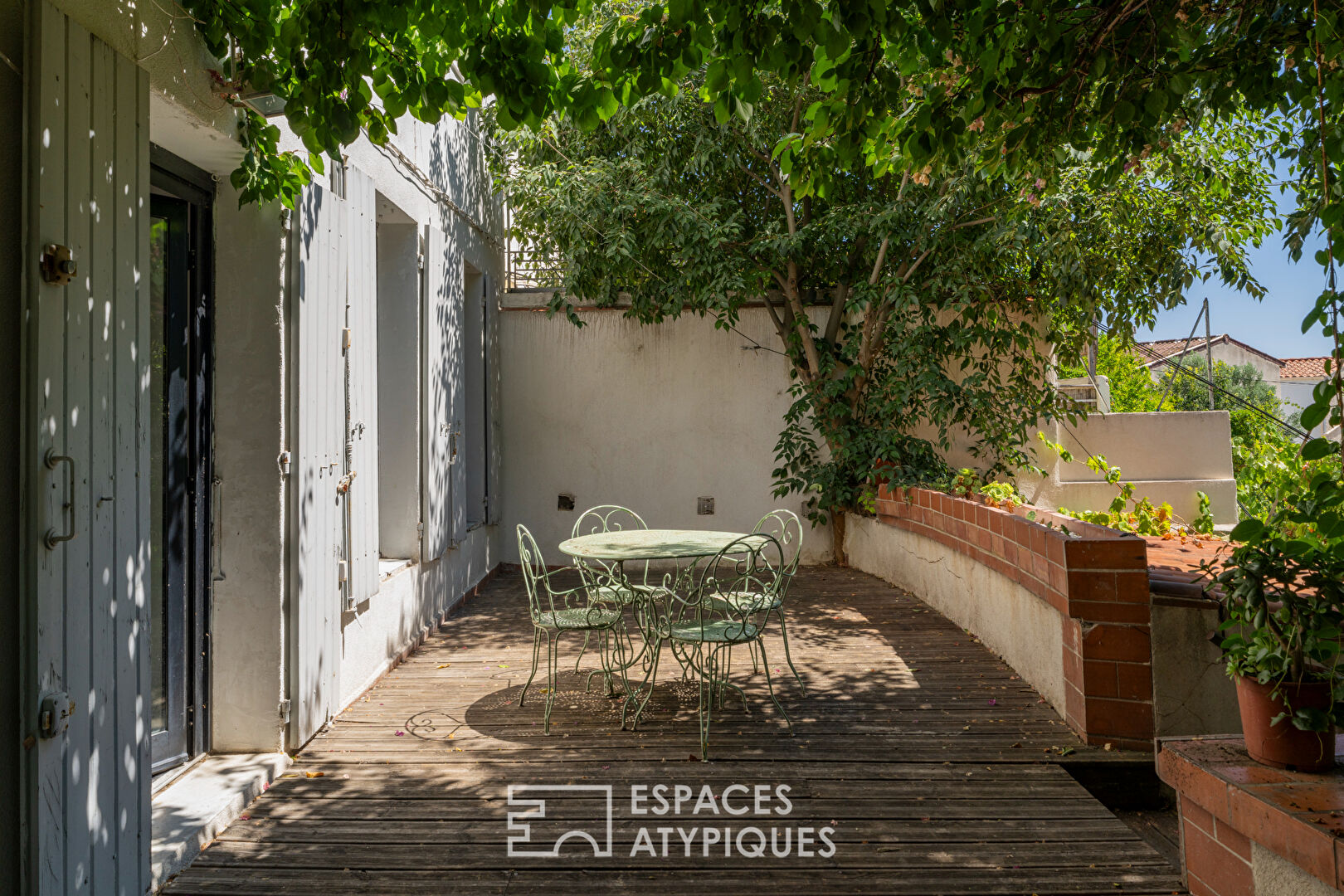 Maison avec patio, terrasse et jardin