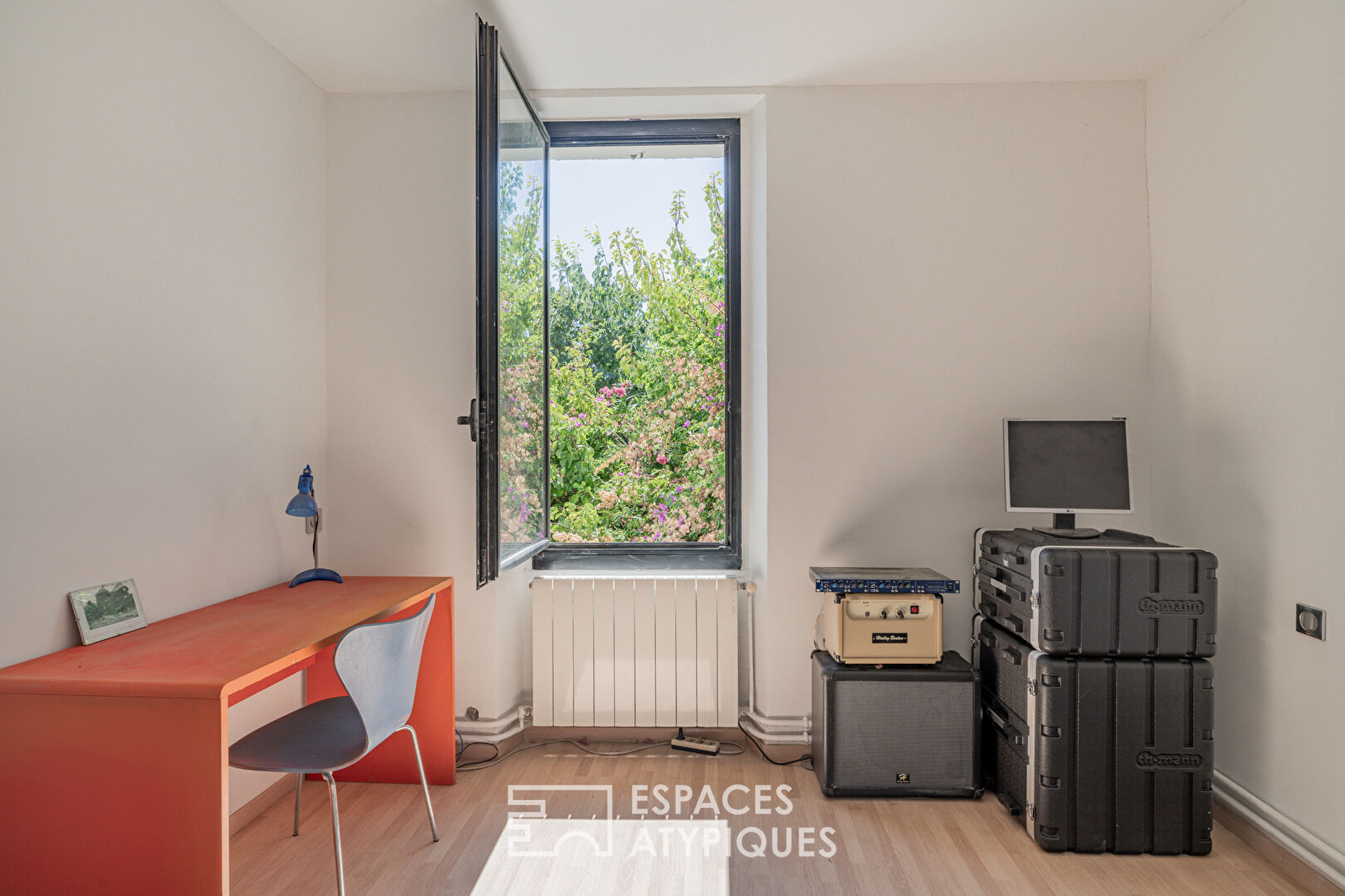 Maison avec patio, terrasse et jardin