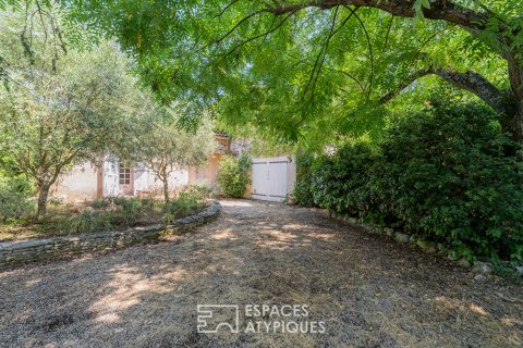 Property with great potential with wooded garden and swimming pool in Puyricard