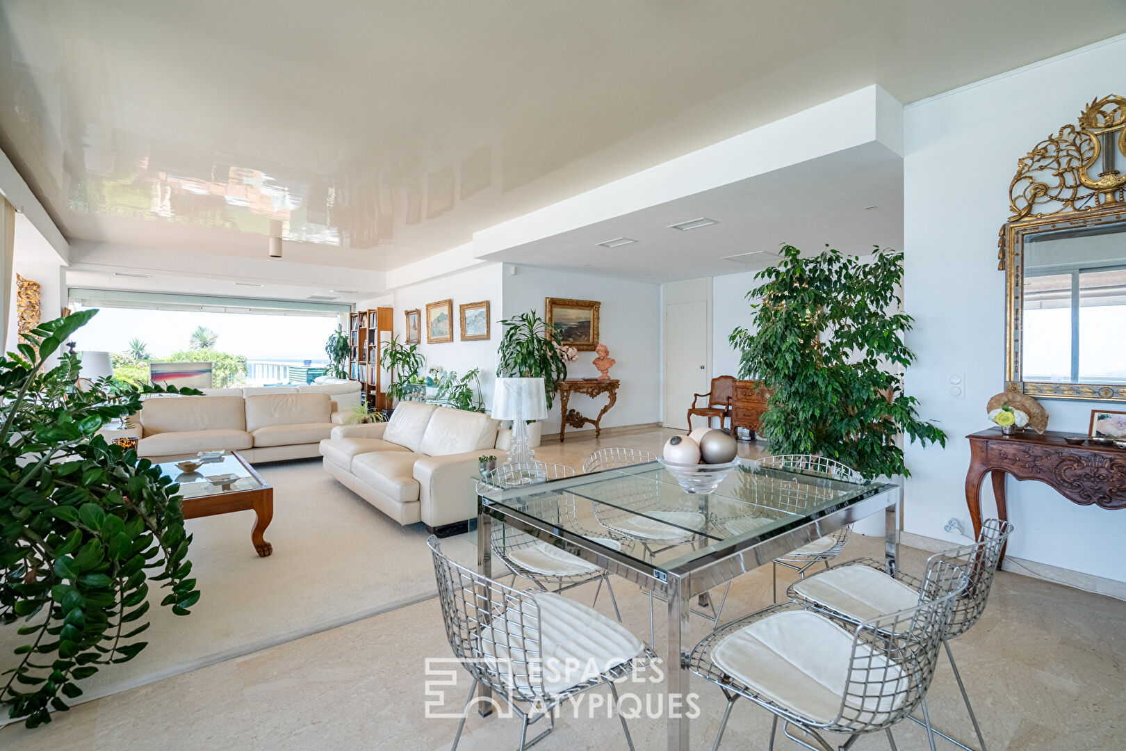 Top floor facing the sea – 500 sqm hanging garden – Prestigious Residence – Marseille