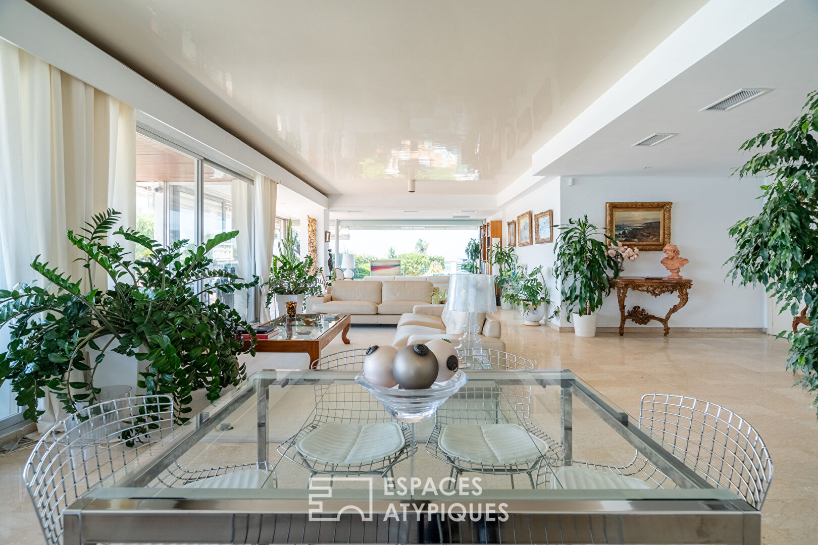 Top floor facing the sea – 500 sqm hanging garden – Prestigious Residence – Marseille