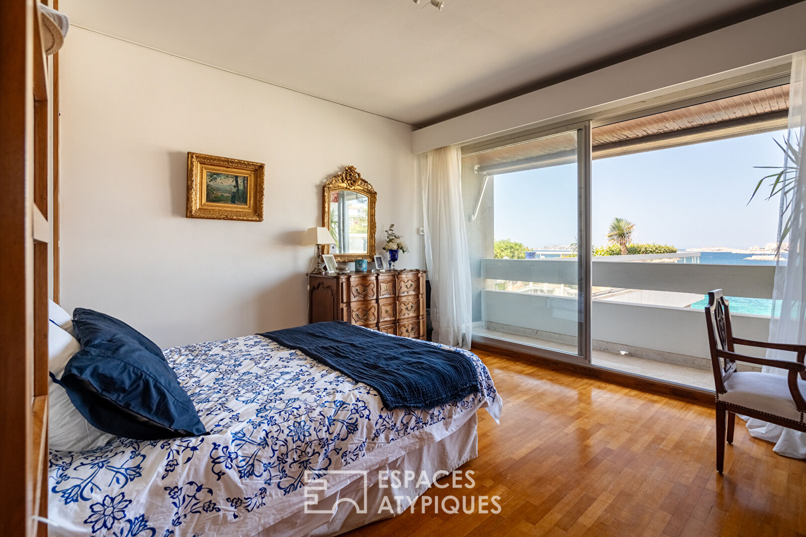 Top floor facing the sea – 500 sqm hanging garden – Prestigious Residence – Marseille