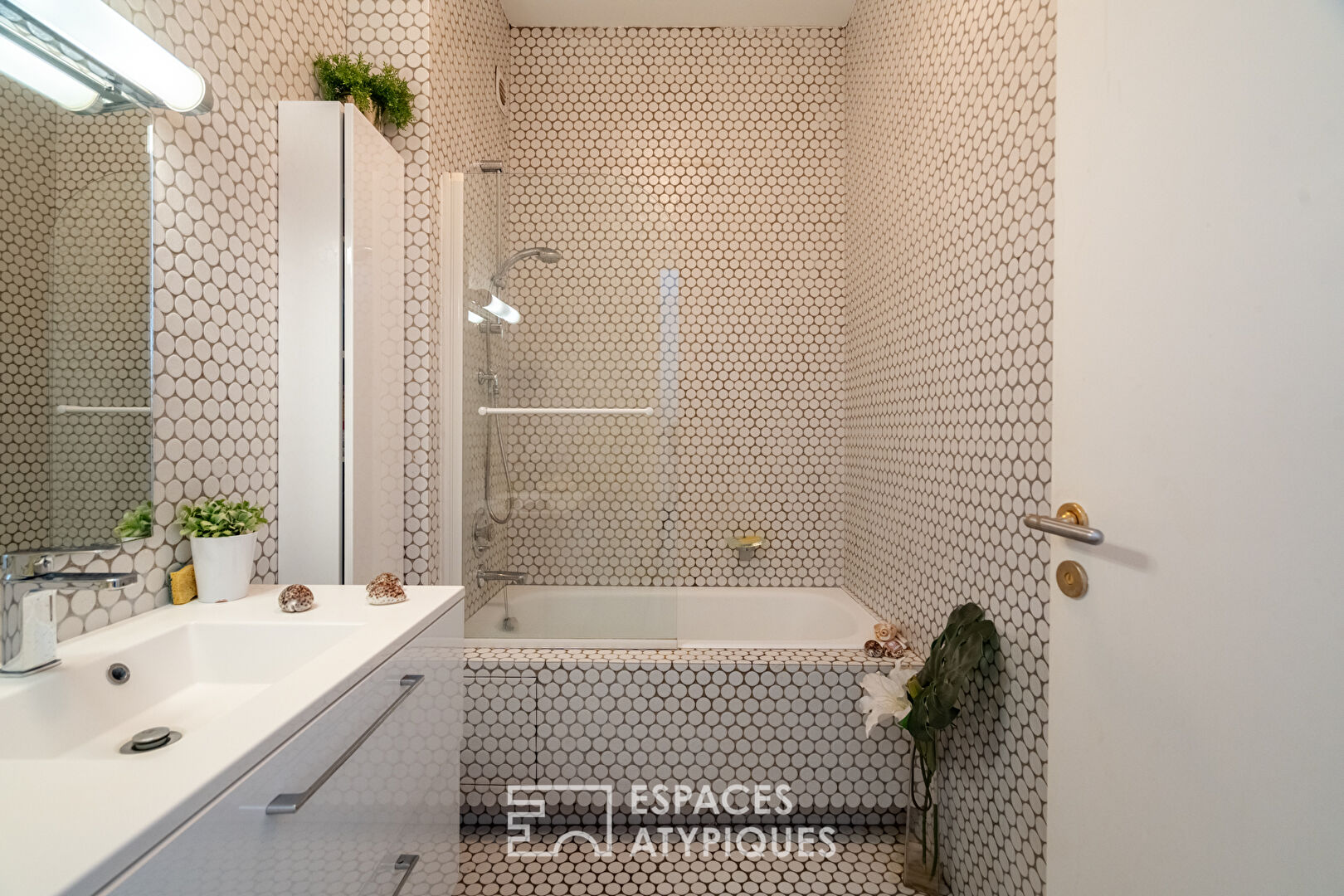 Top floor facing the sea – 500 sqm hanging garden – Prestigious Residence – Marseille