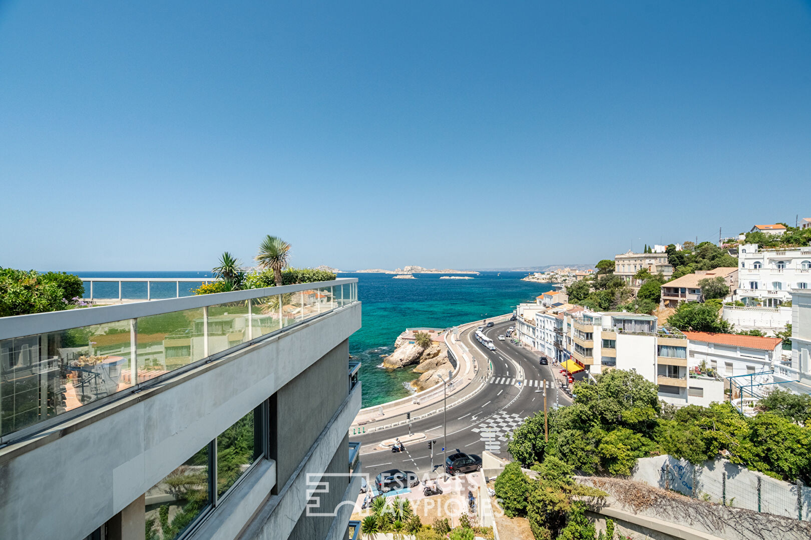 Top floor facing the sea – 500 sqm hanging garden – Prestigious Residence – Marseille