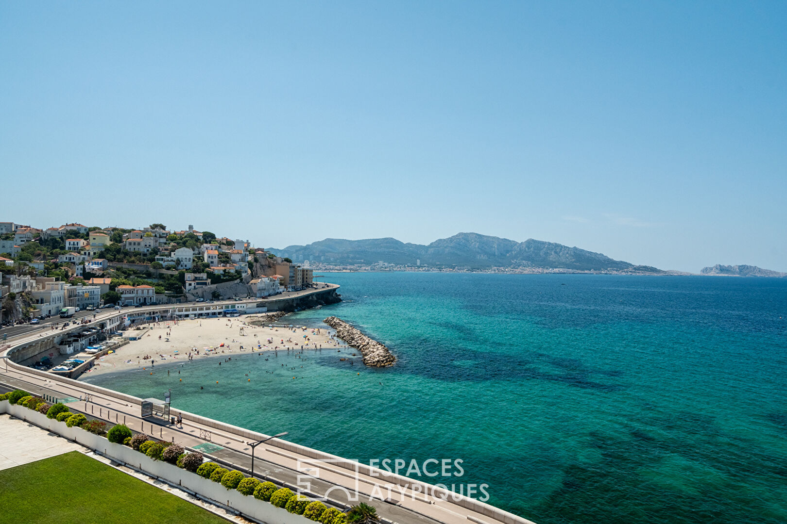 Top floor facing the sea – 500 sqm hanging garden – Prestigious Residence – Marseille