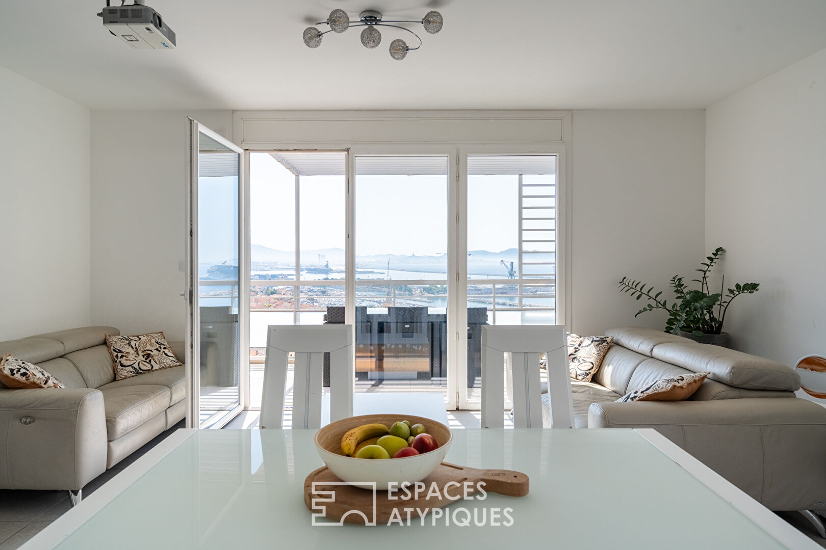 Appartement avec terrasse et vue mer