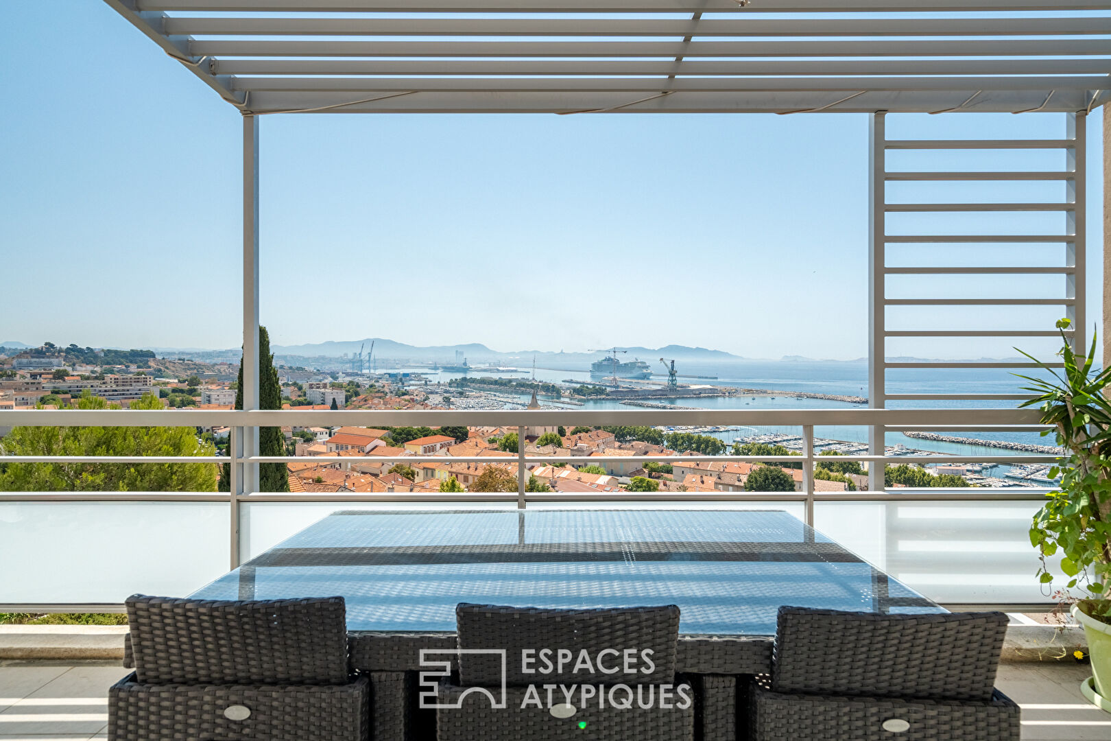 Appartement avec terrasse et vue mer