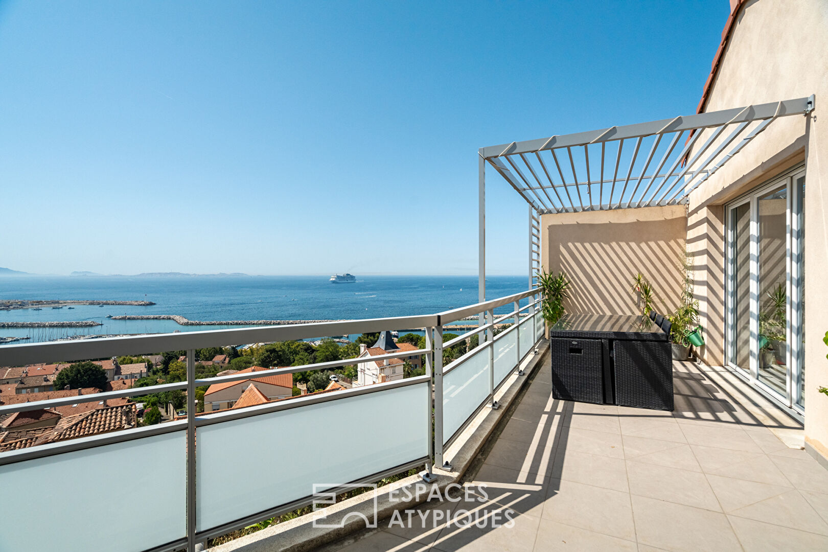 Appartement avec terrasse et vue mer