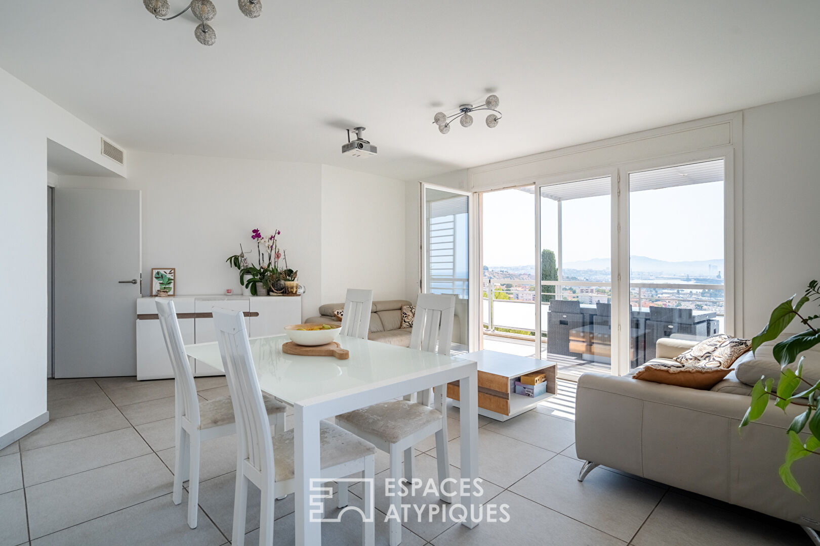 Appartement avec terrasse et vue mer
