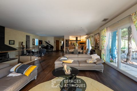 Villa de caractère avec piscine et jardin paysager à Lambesc