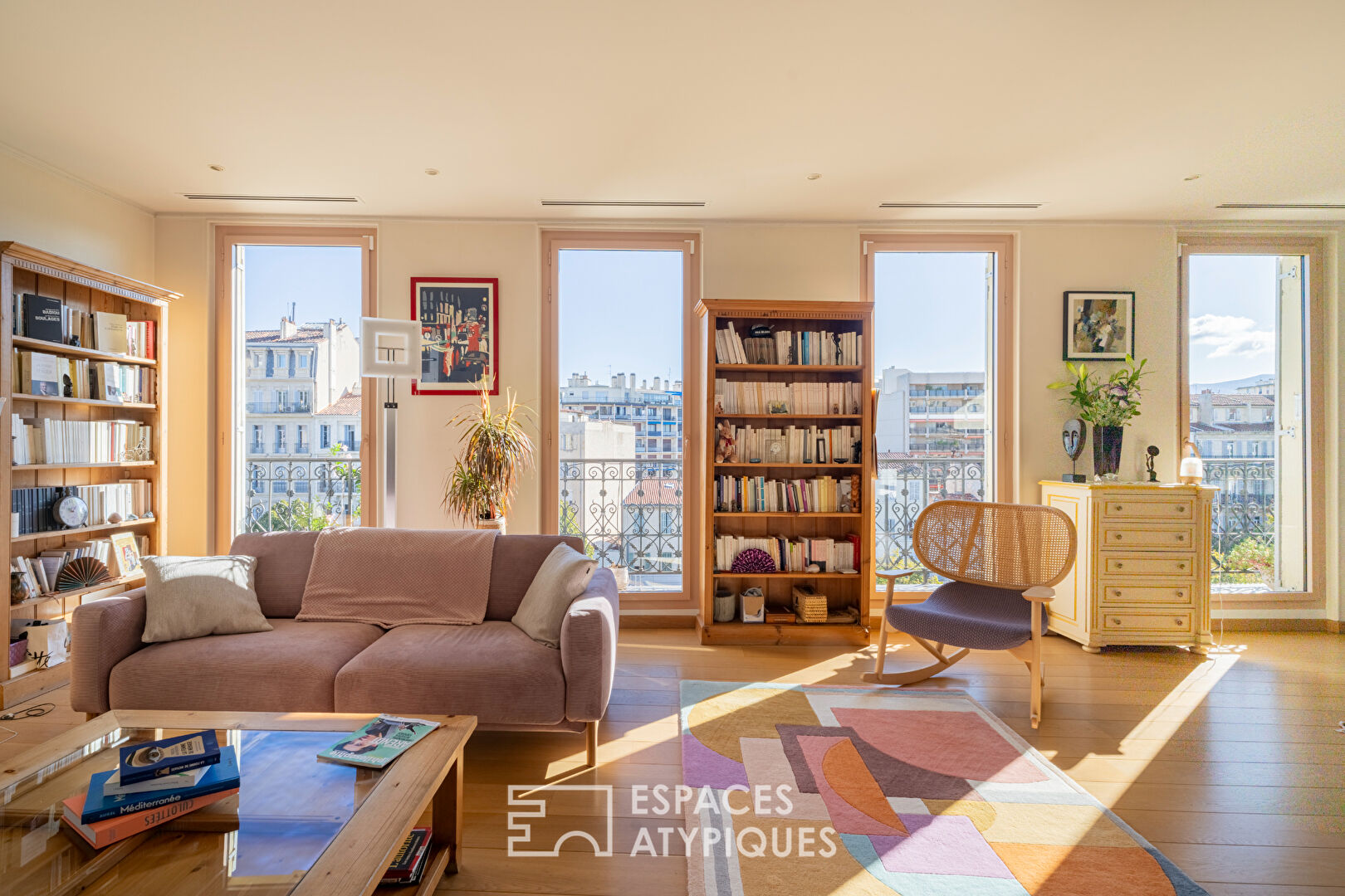 Bourgeois apartment on the top floor with open view