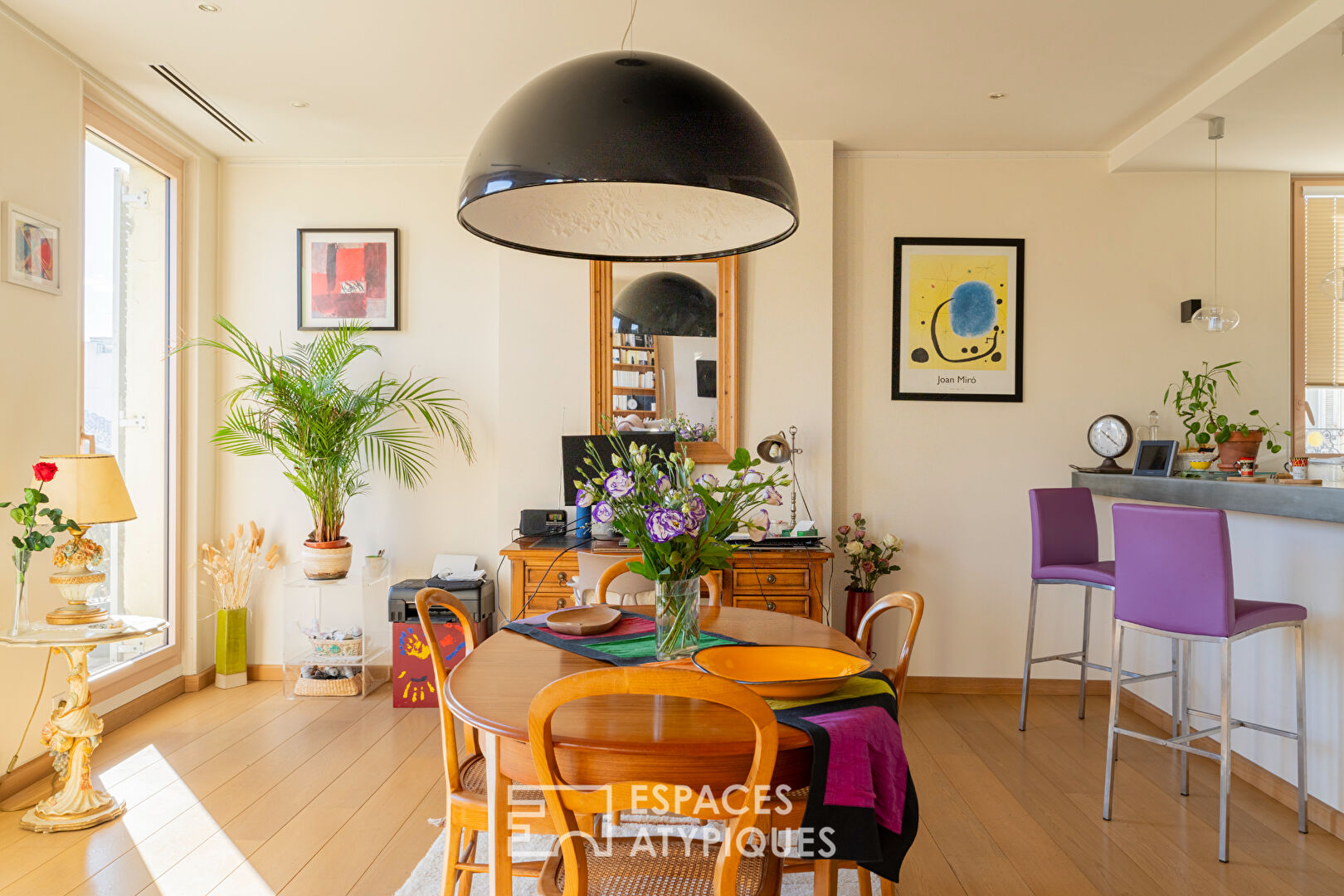 Bourgeois apartment on the top floor with open view