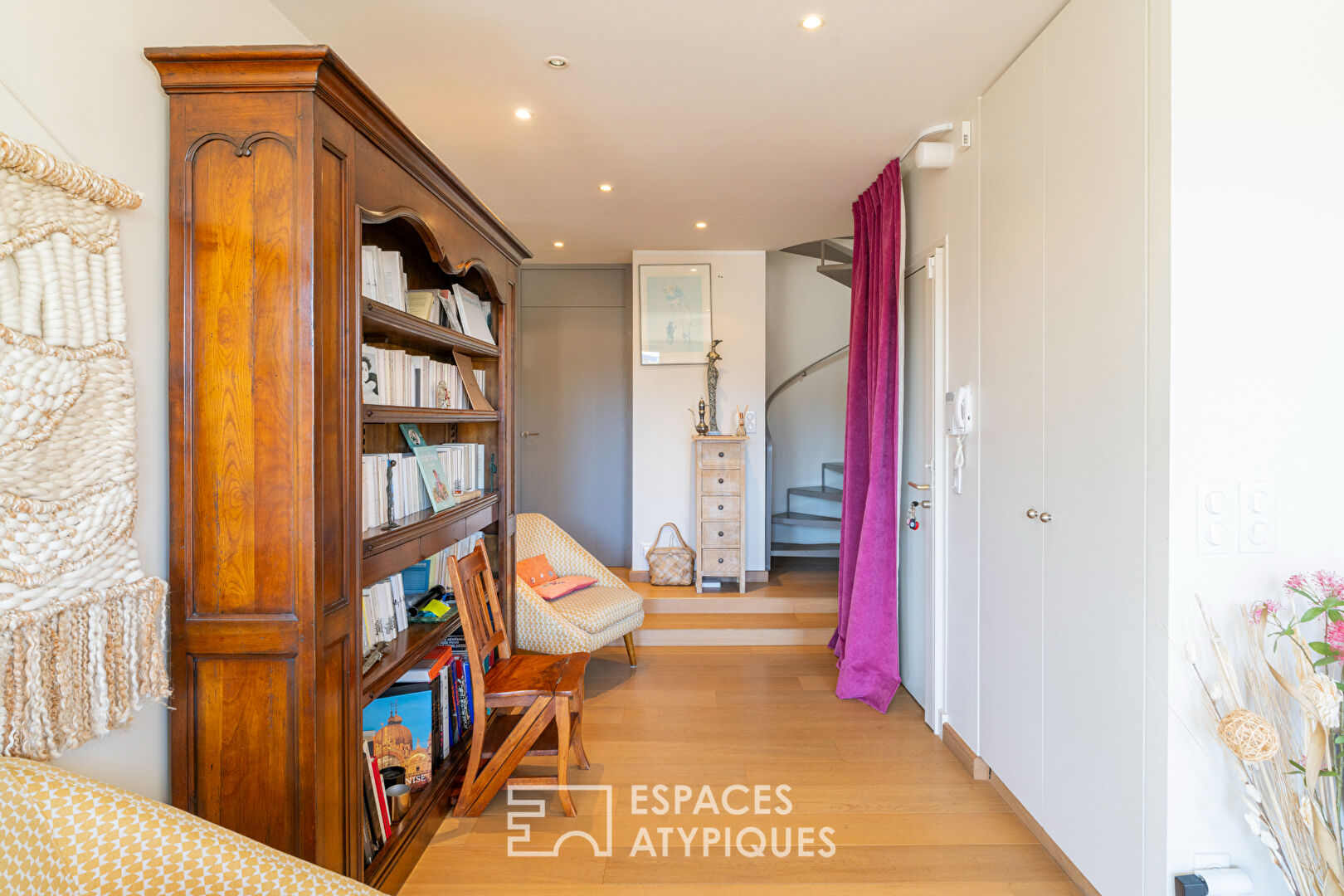 Bourgeois apartment on the top floor with open view