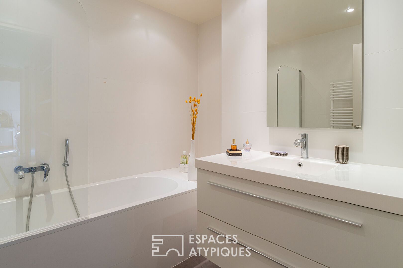 Bourgeois apartment on the top floor with open view