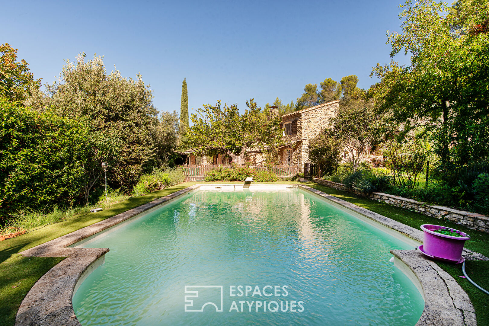 Authentic stone house in the heart of Provençal nature – Salon-de-Provence