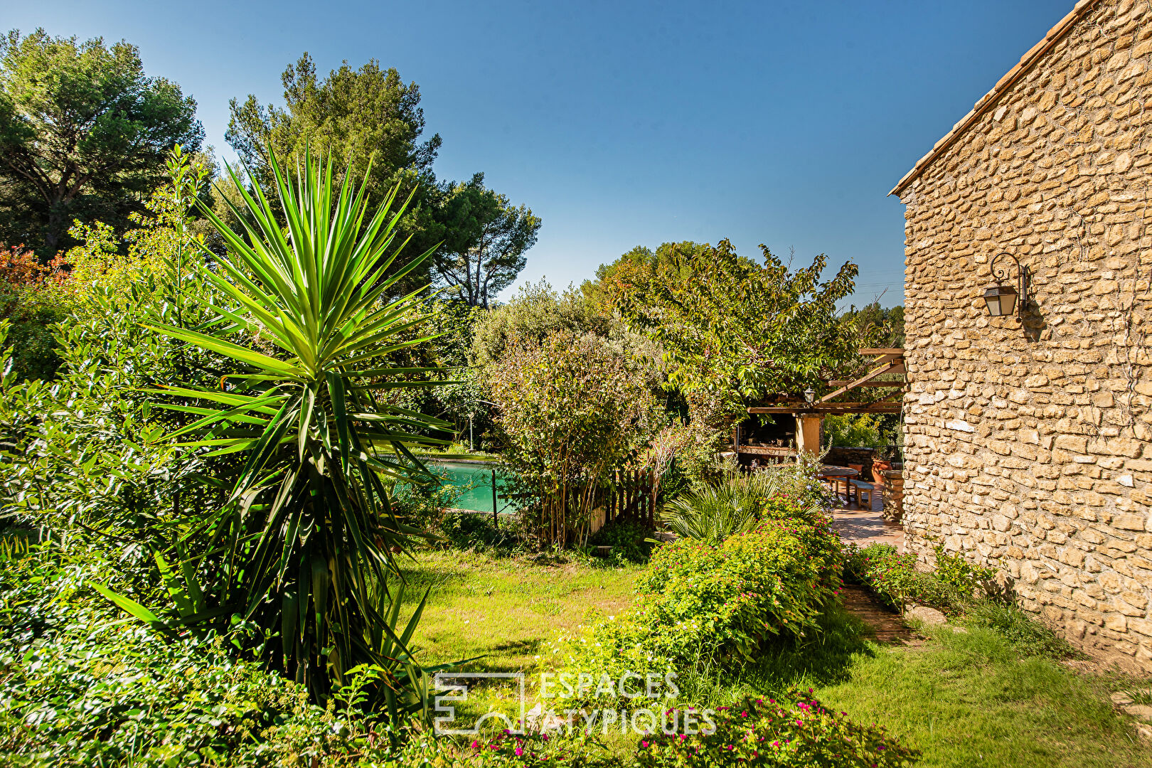 Authentic stone house in the heart of Provençal nature – Salon-de-Provence