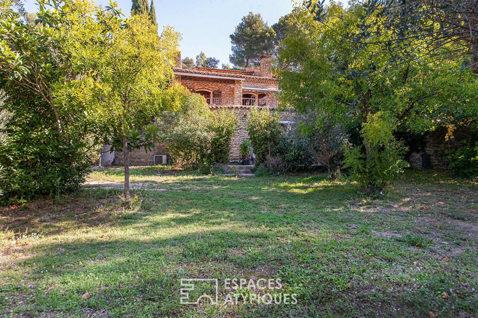 Authentic stone house in the heart of Provençal nature – Salon-de-Provence