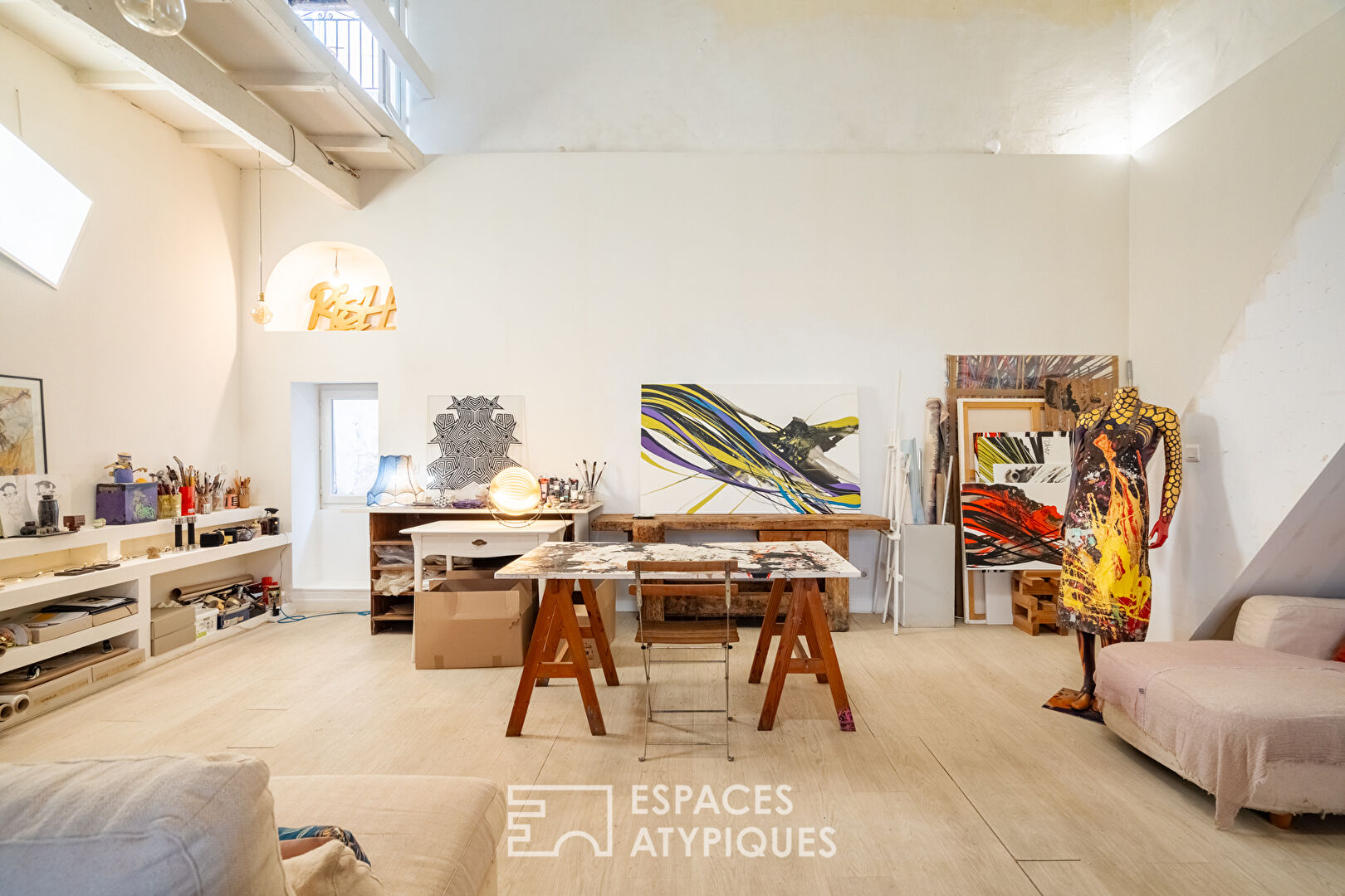 Atelier d’artiste avec extérieur à réécrire
