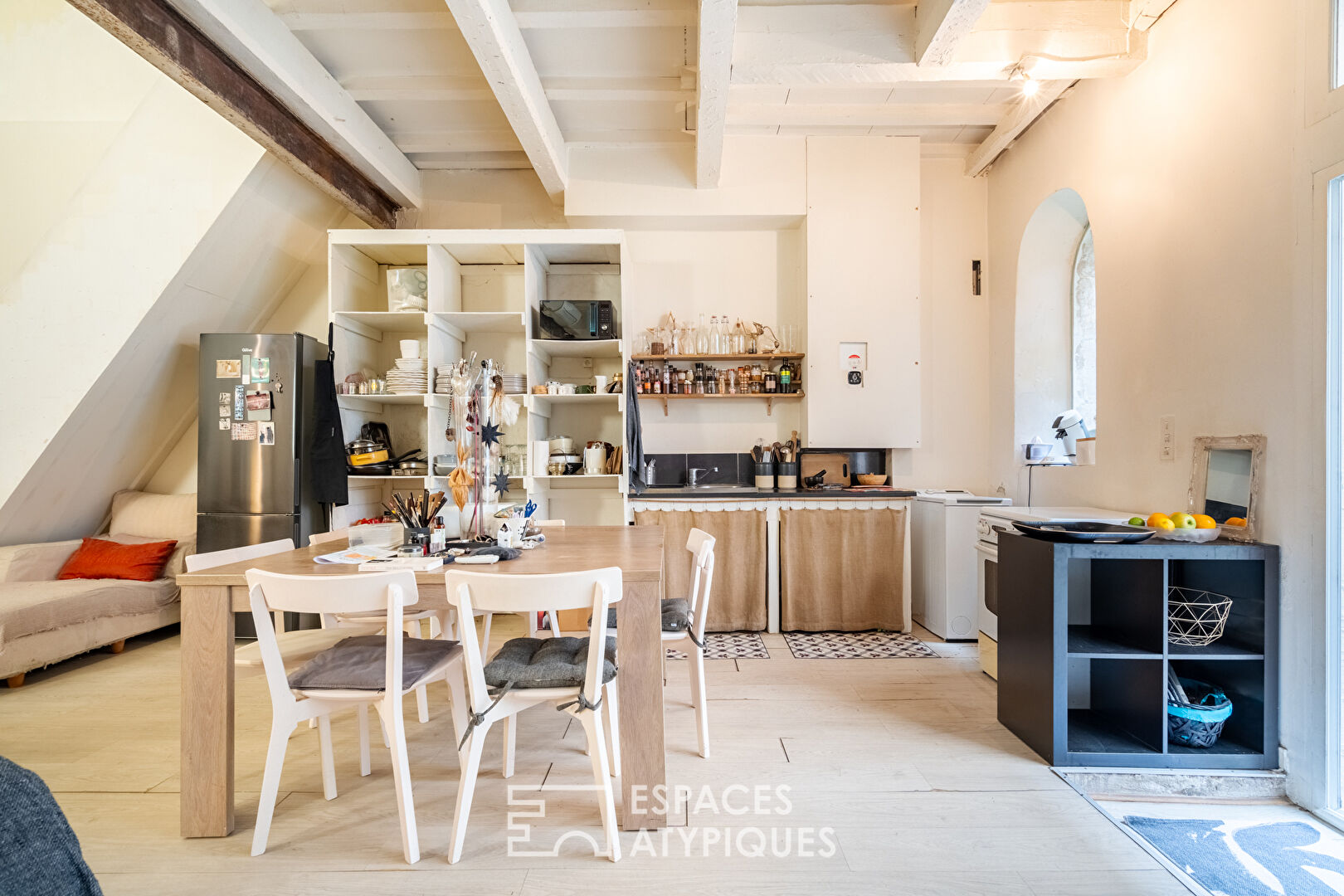 Atelier d’artiste avec extérieur à réécrire