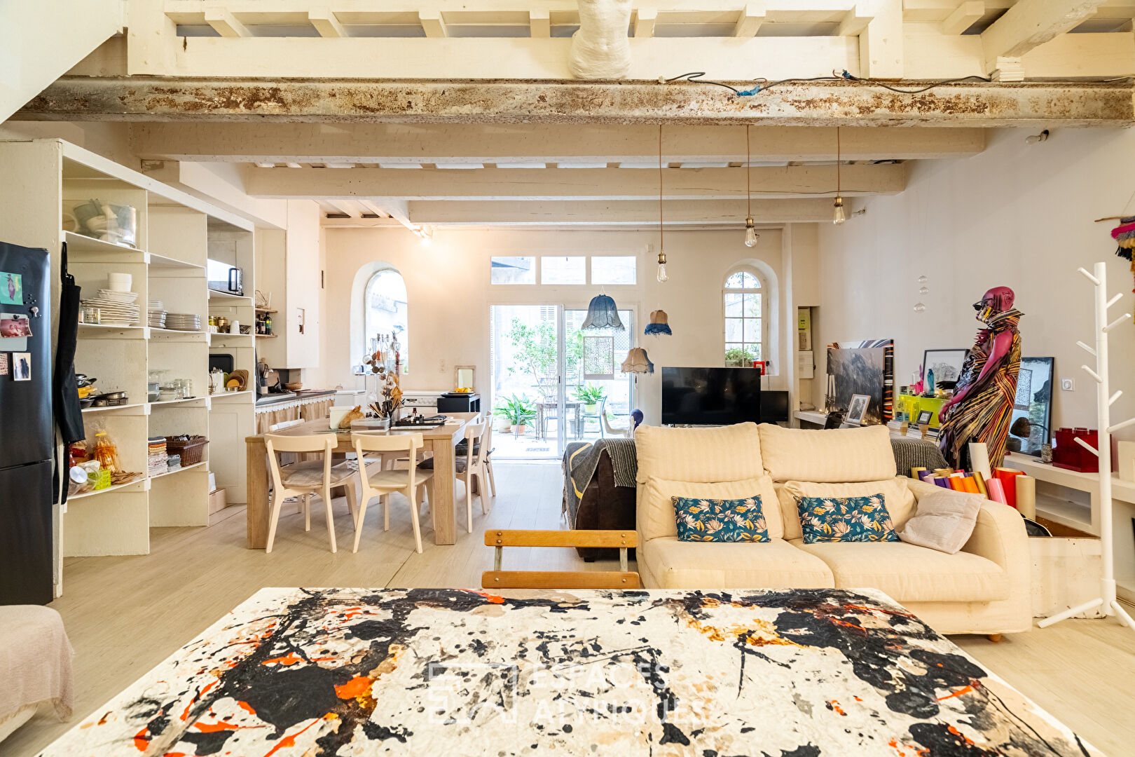 Atelier d’artiste avec extérieur à réécrire