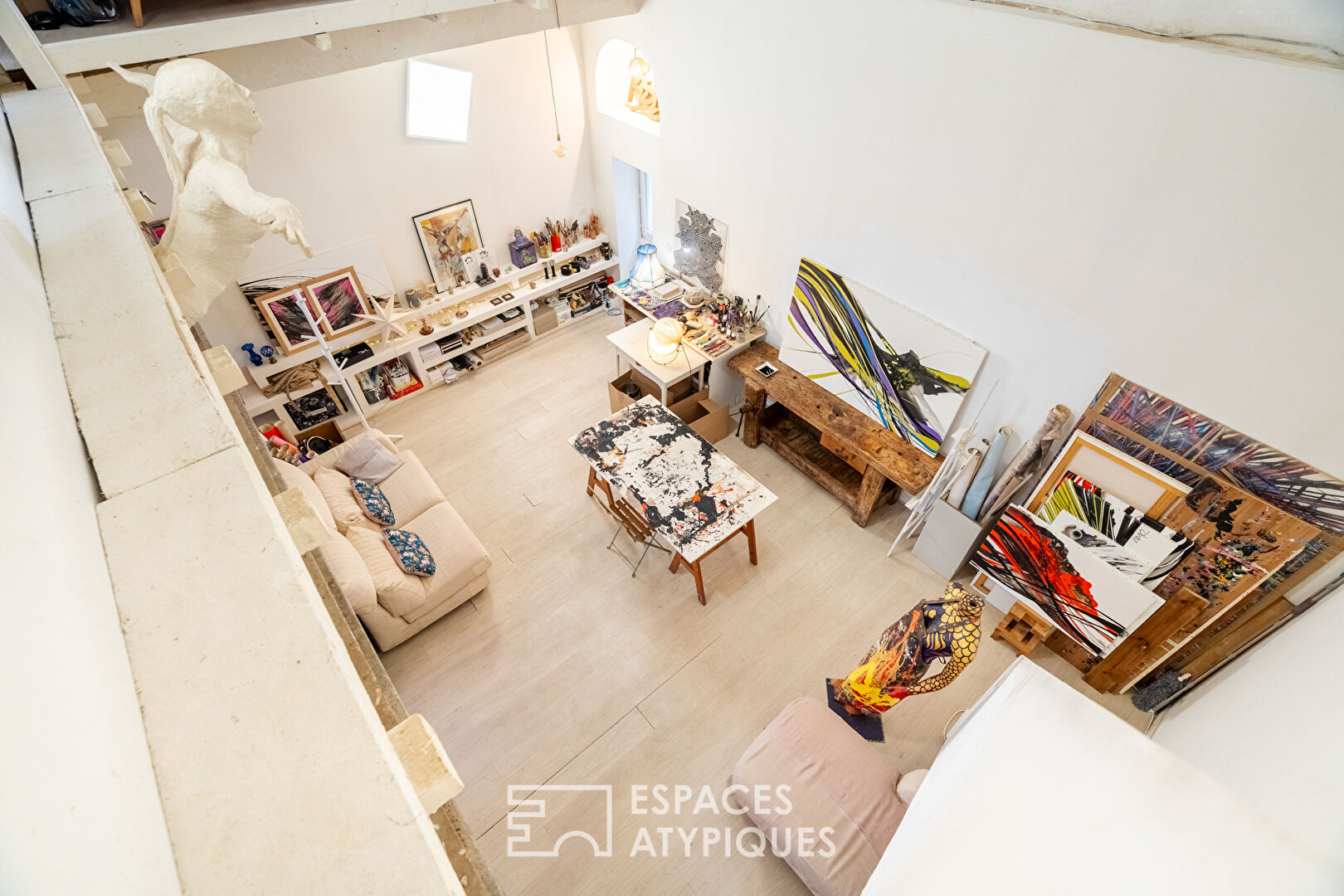 Atelier d’artiste avec extérieur à réécrire