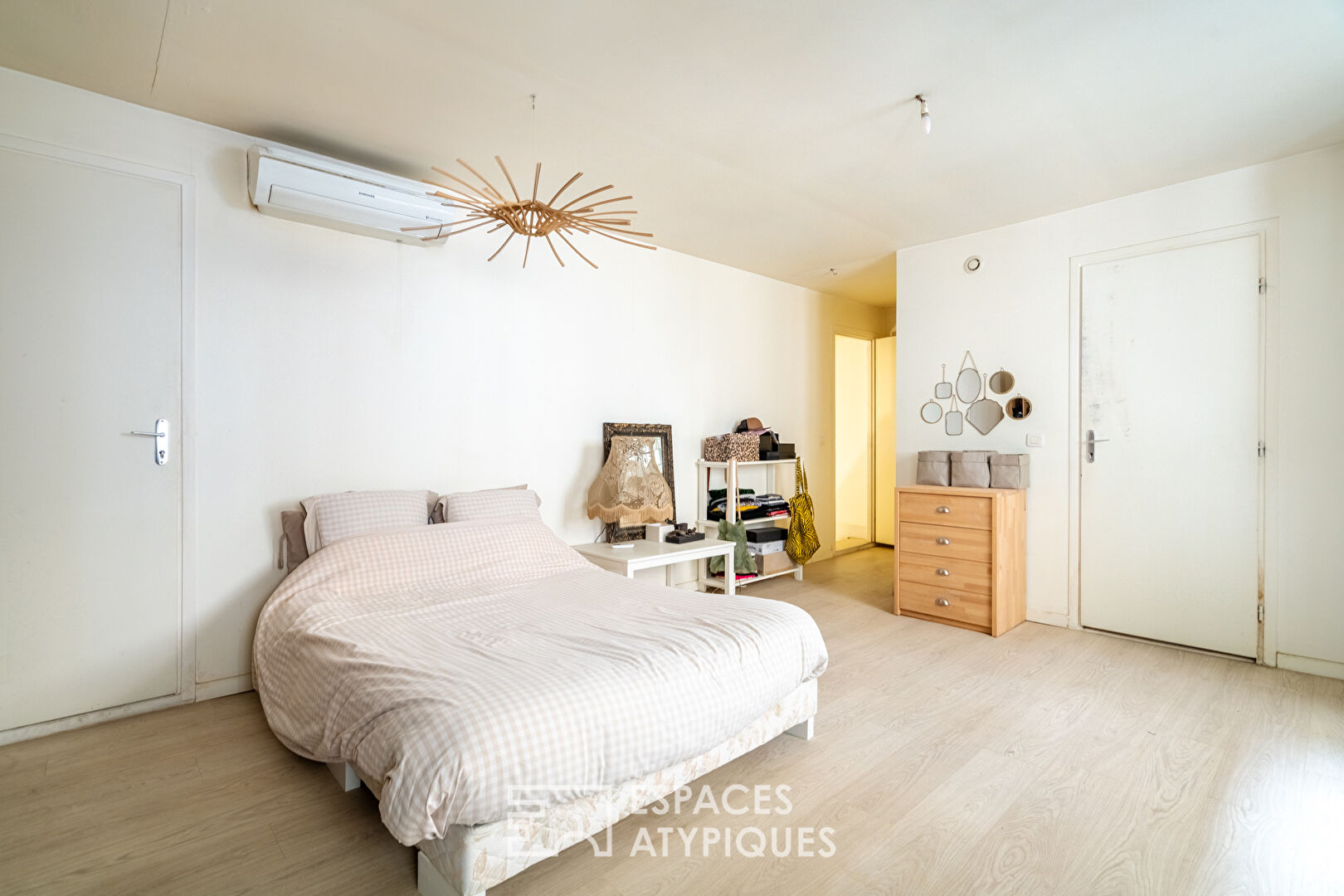 Atelier d’artiste avec extérieur à réécrire