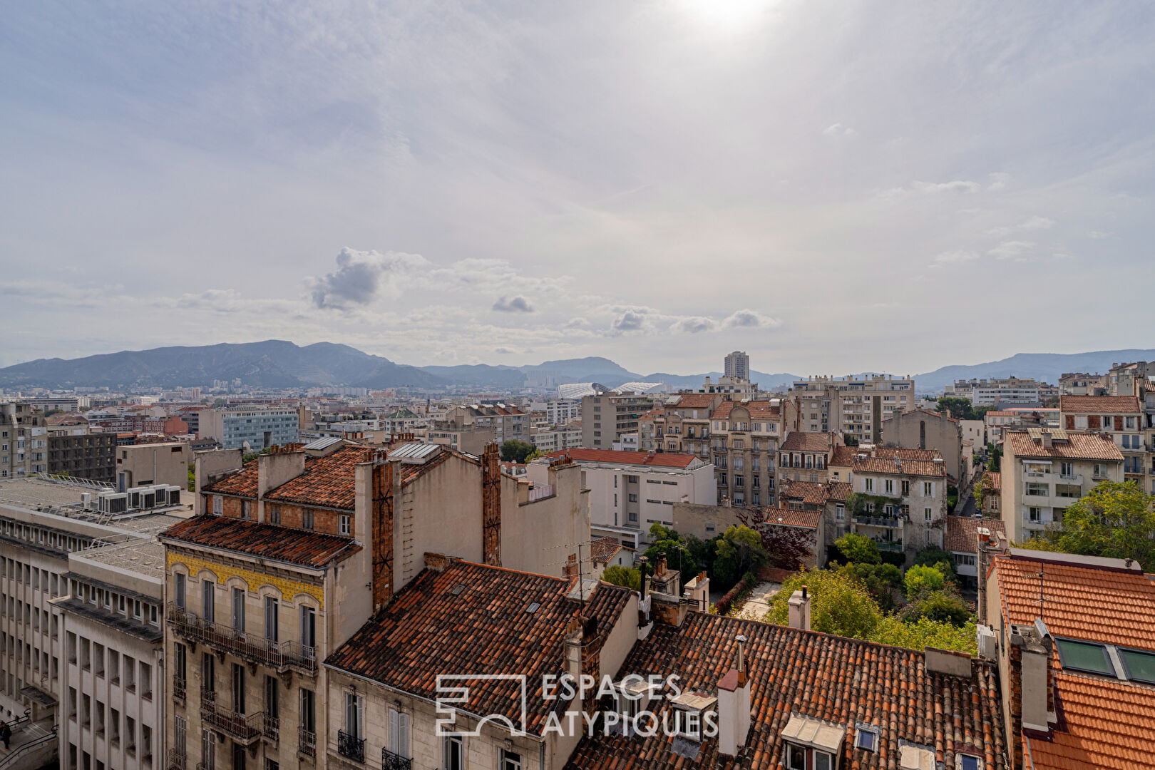 Loft by architect André Stern – 260 sqm of light at the top of a Haussmannian building